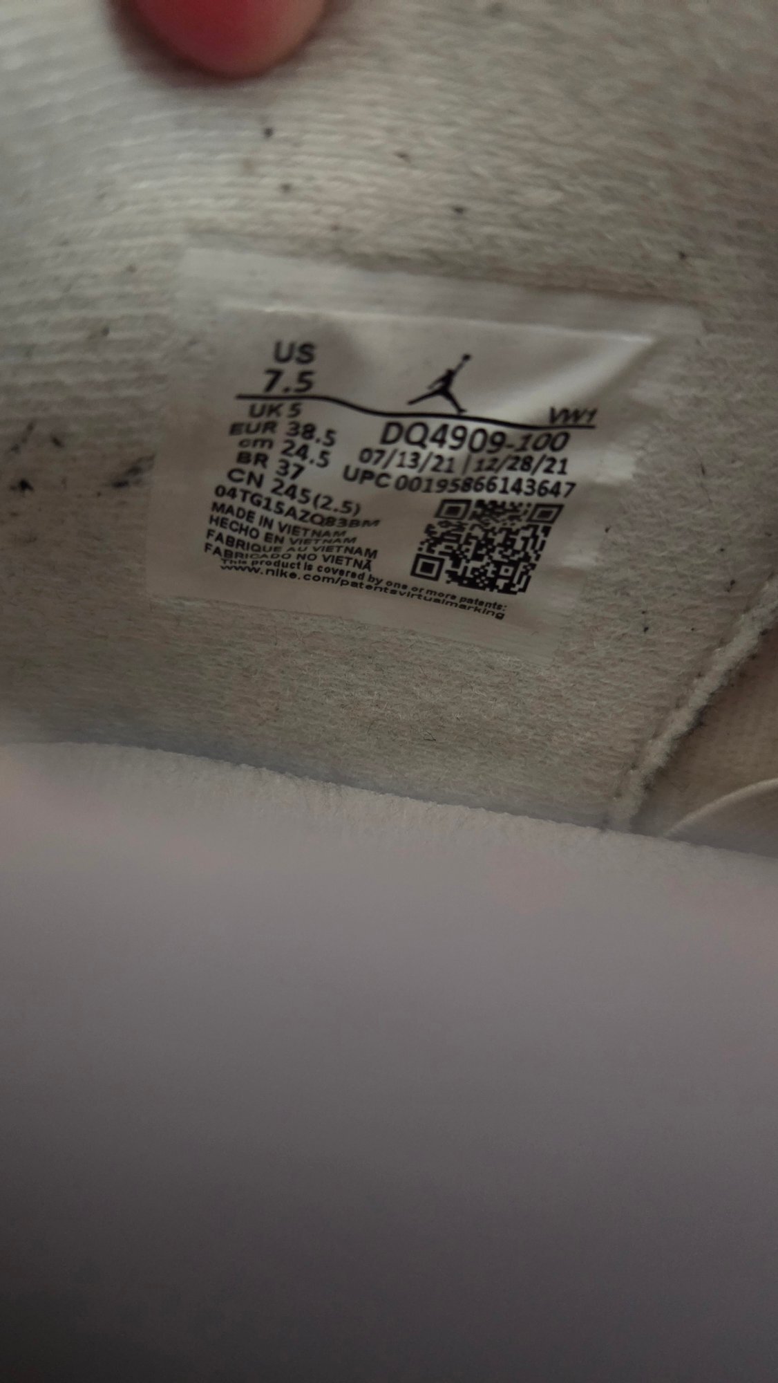 Air Jordan 4 WMNS 'Blank Canvas' (2022) photo 6