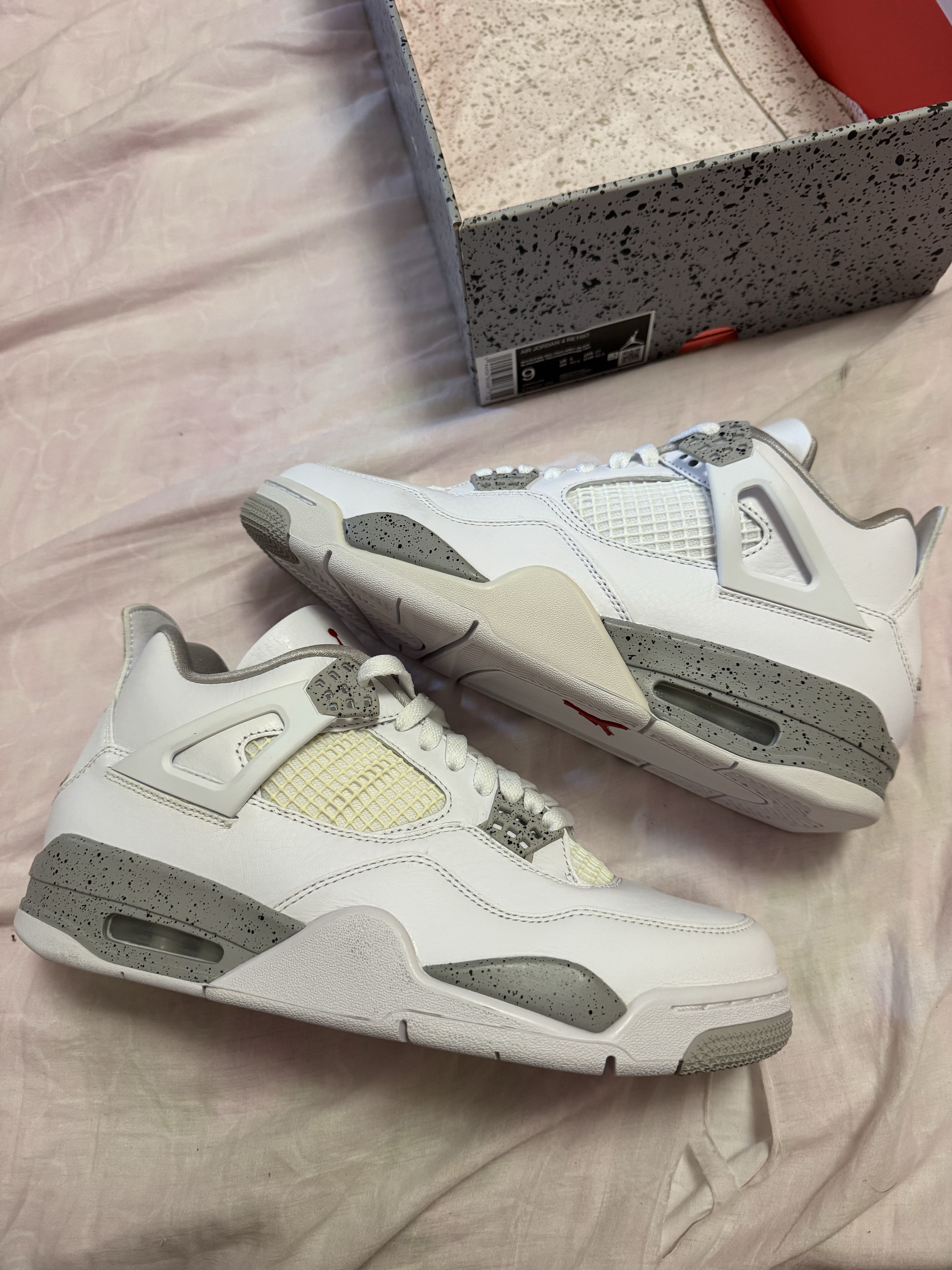 Air Jordan 4 Retro 'Tech White' (2021) photo 1