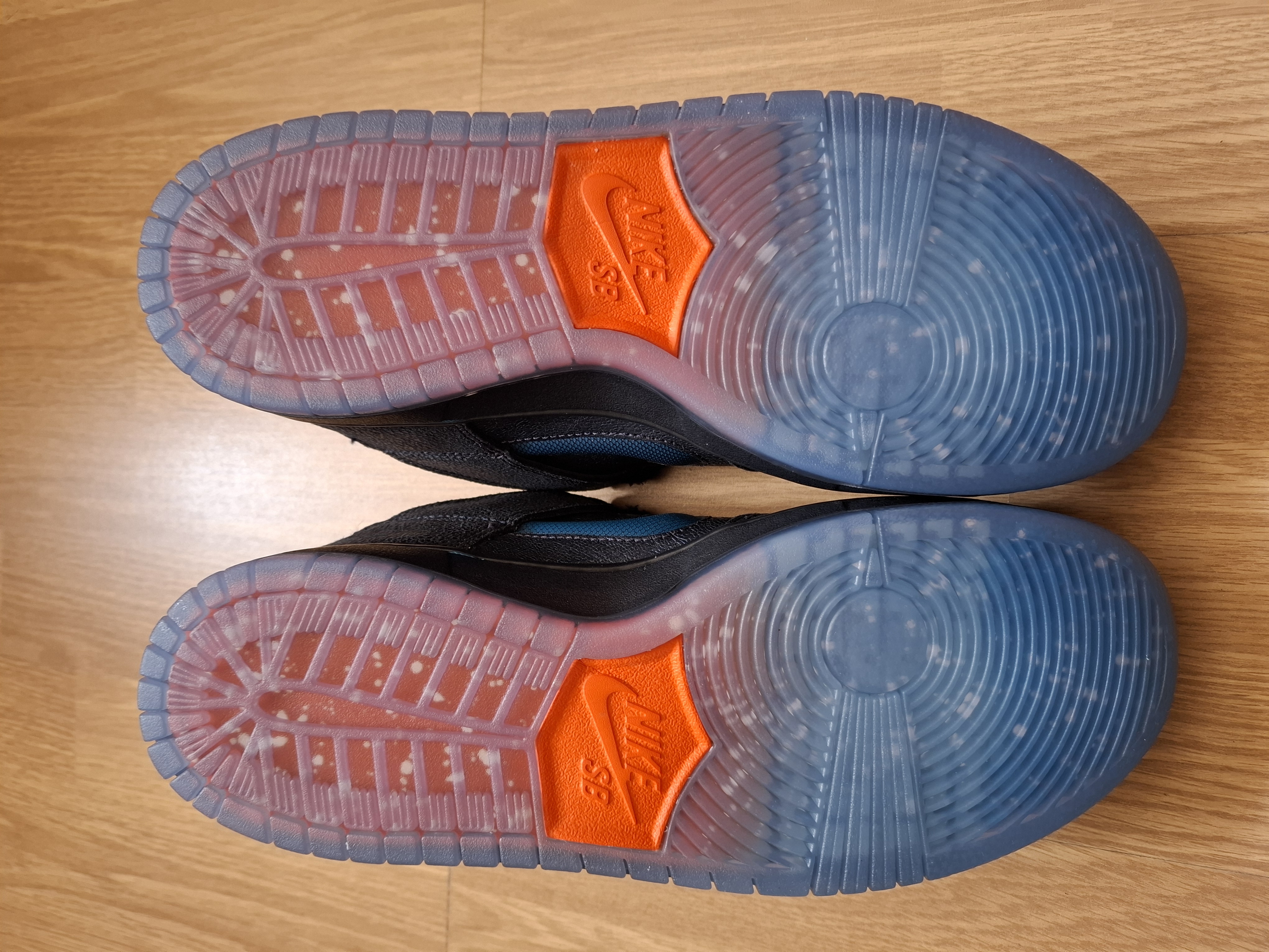 Nike SB x Bluetile Dunk Low 'Pitch Blue & Black' (2026) photo 5