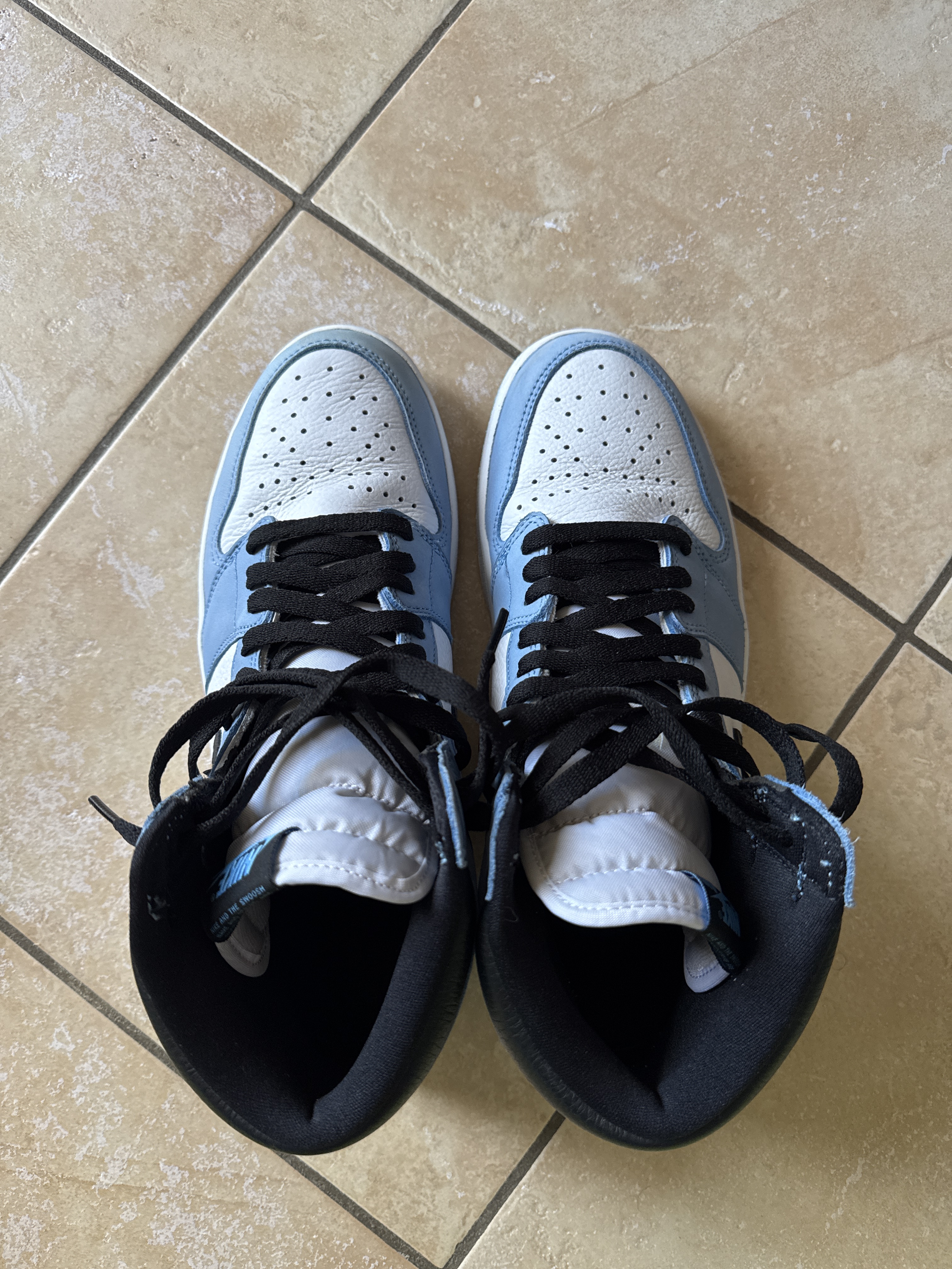 Air Jordan 1 Retro High 'White University Blue' (2021) photo 3