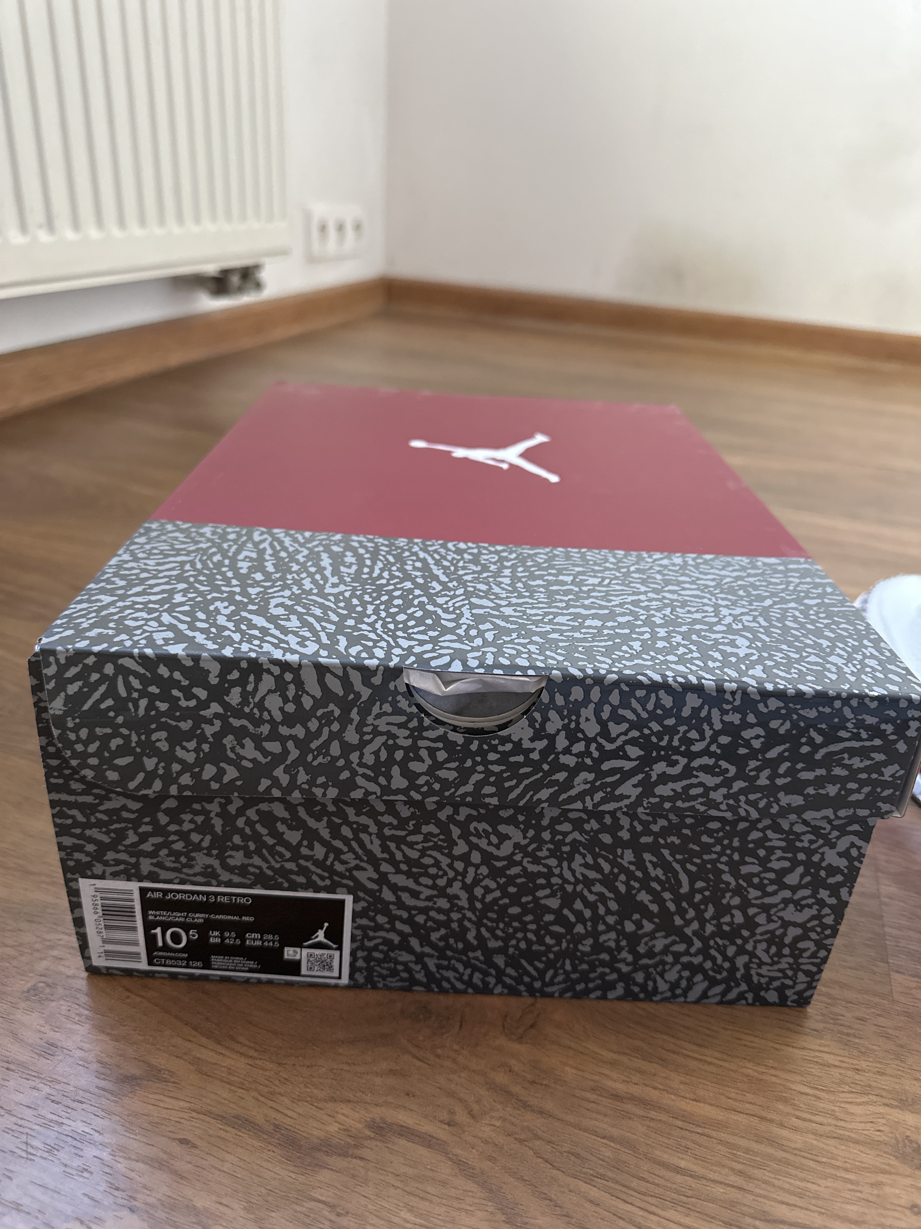 Air Jordan 3 Retro 'Cardinal Red' (2022) photo 7