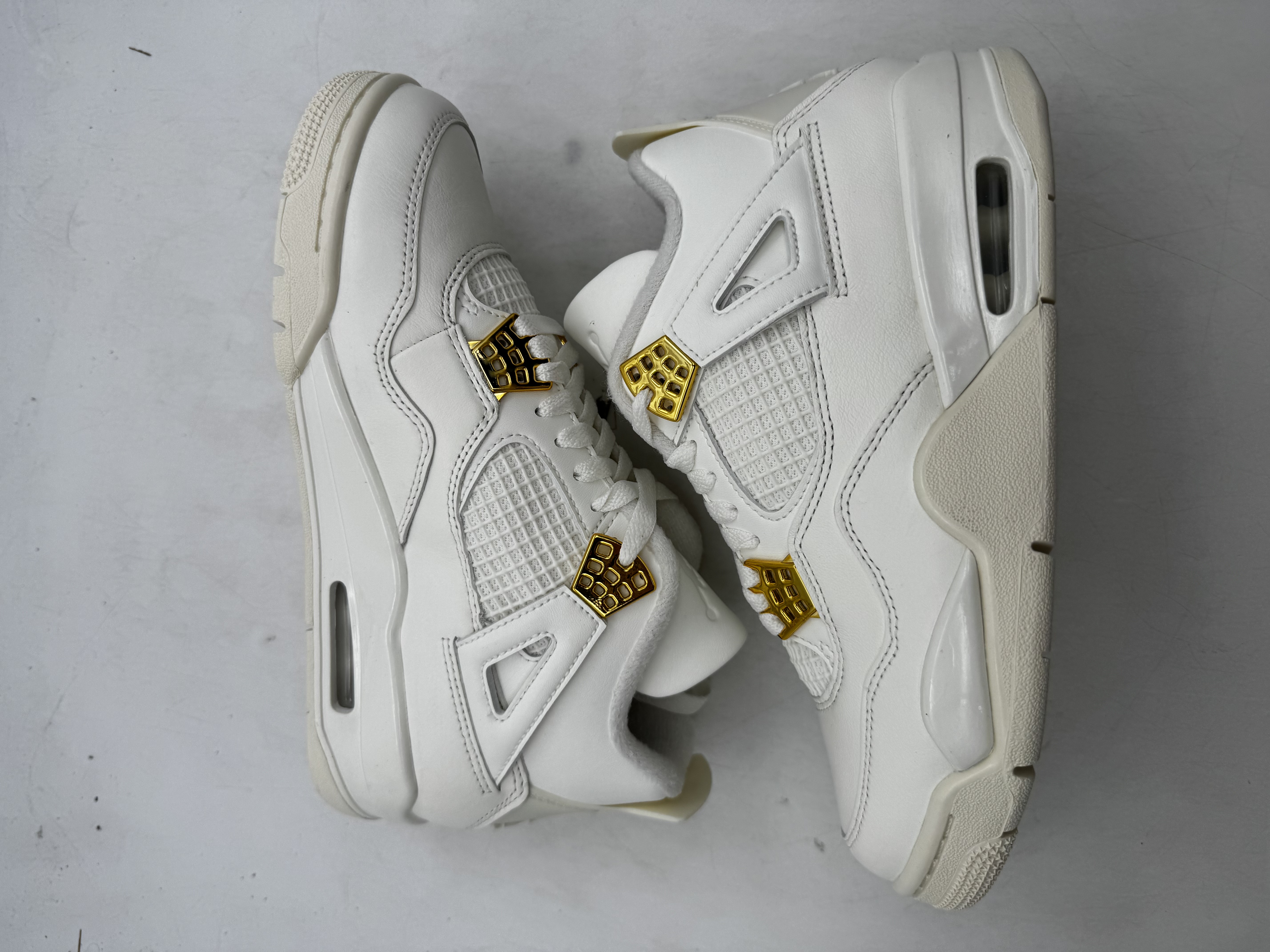 Air Jordan 4 WMNS 'Metallic Gold' (2024) photo 6