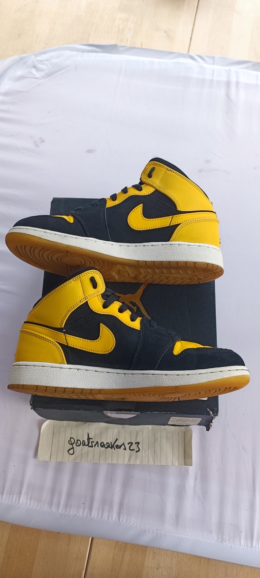 Air Jordan 1 Retro Mid New Love (GS) (2017)