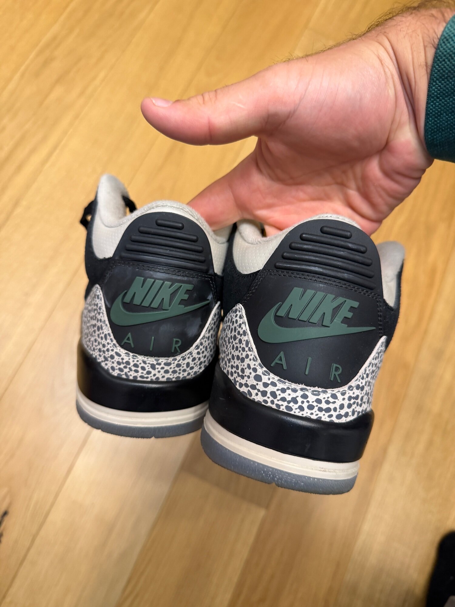 Jordan 3 Retro Safari x Atmos photo 4