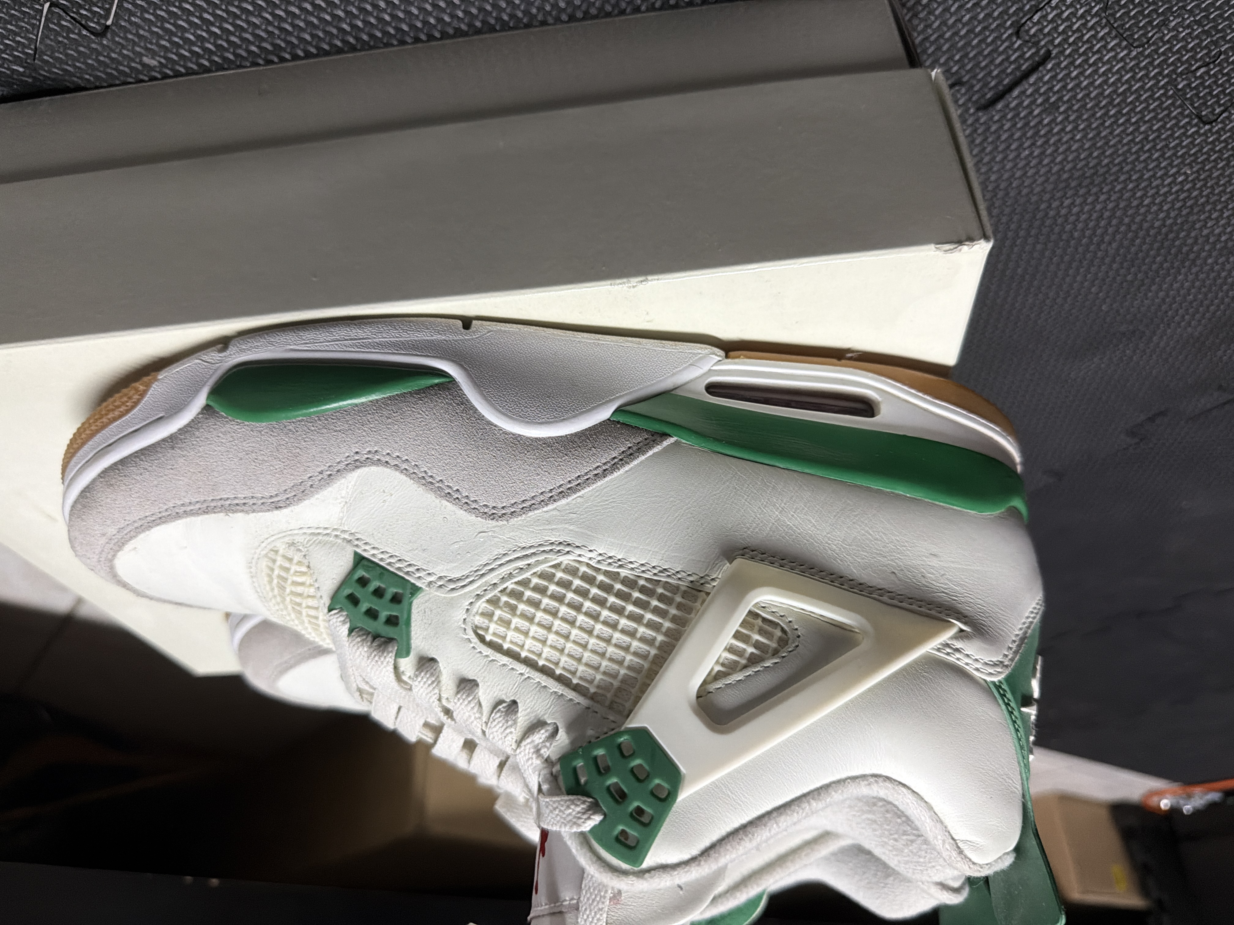 Air Jordan x Nike SB 4 'Pine Green' (2023) photo 1
