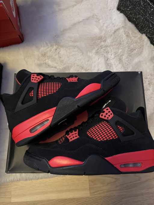 Air Jordan 4 Retro 'Red Thunder' (2022)