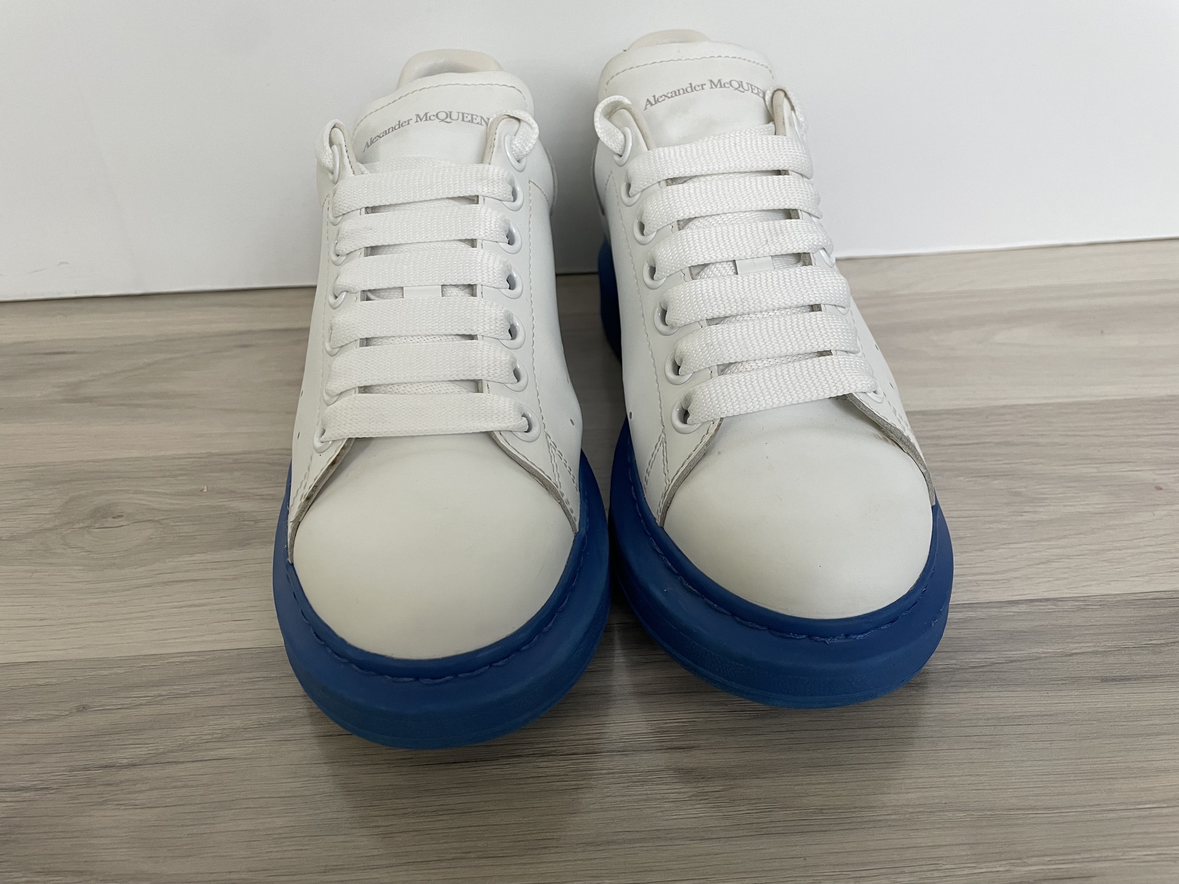 Luxury Alexander McQueen Oversized White photo 3