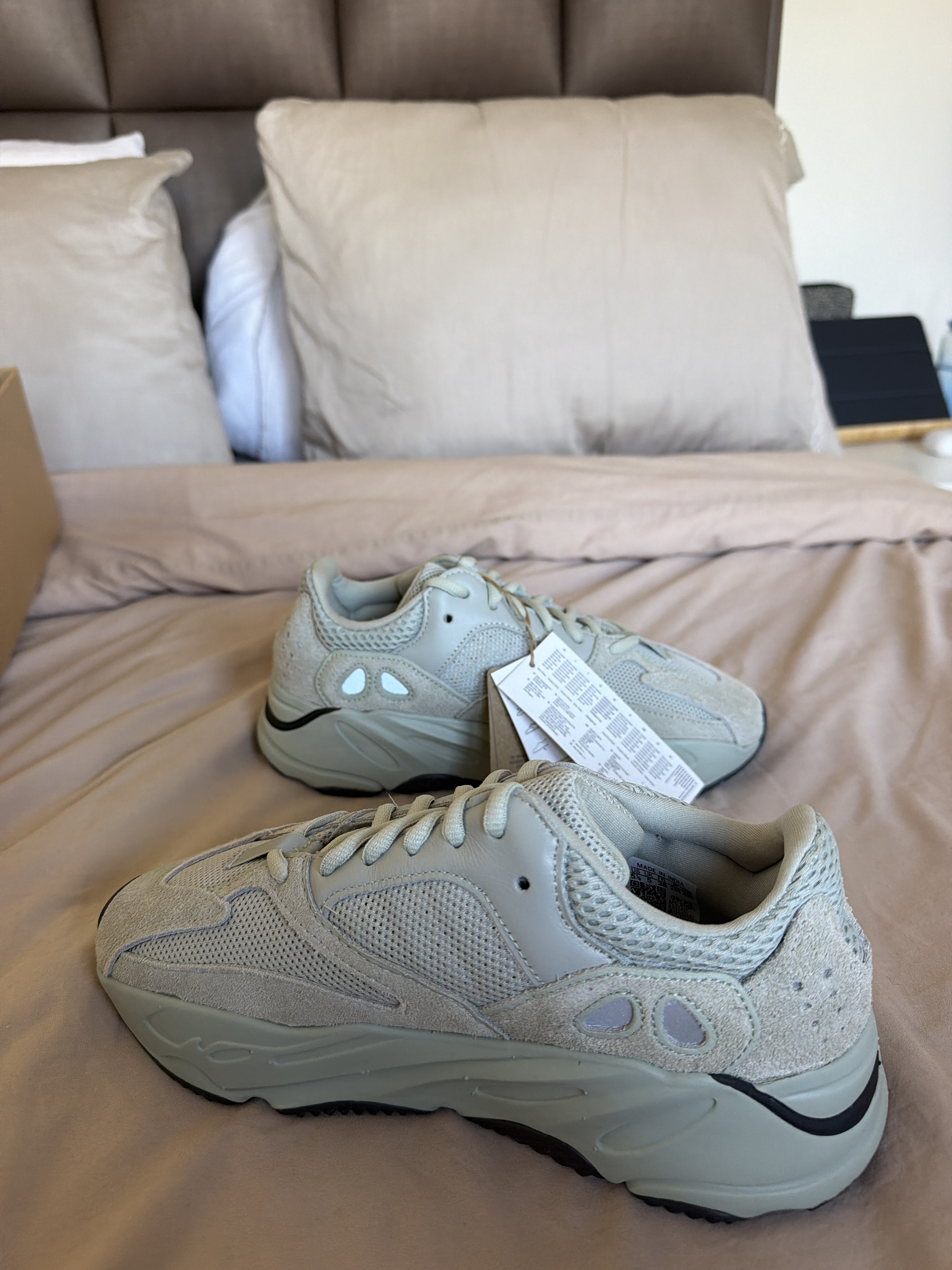 Yeezy 700 'Salt' photo 2