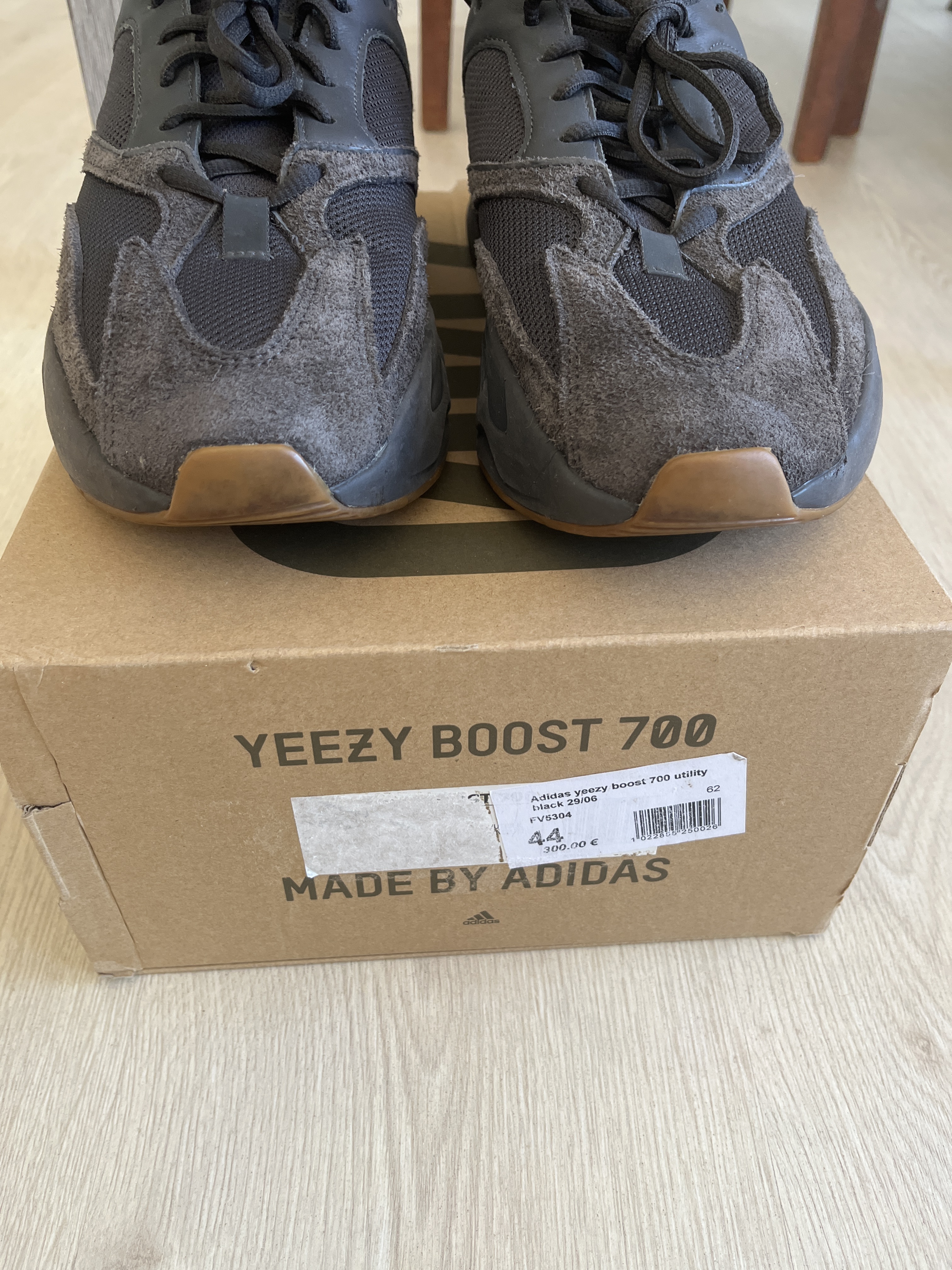 Yeezy Boost 700 'Utility Black' photo 7