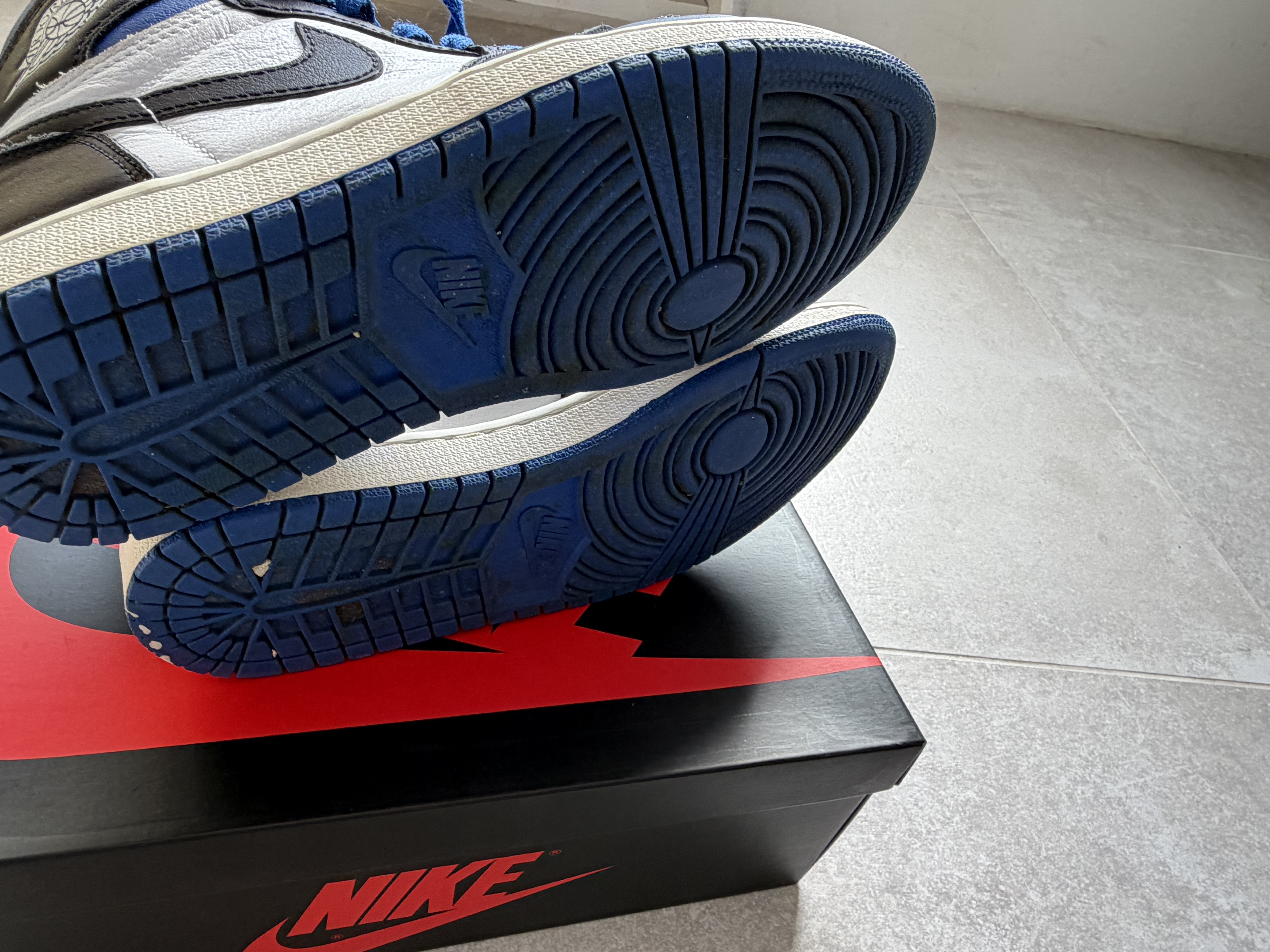 Air Jordan 1 Retro High 'Royal Toe' (2020) photo 5