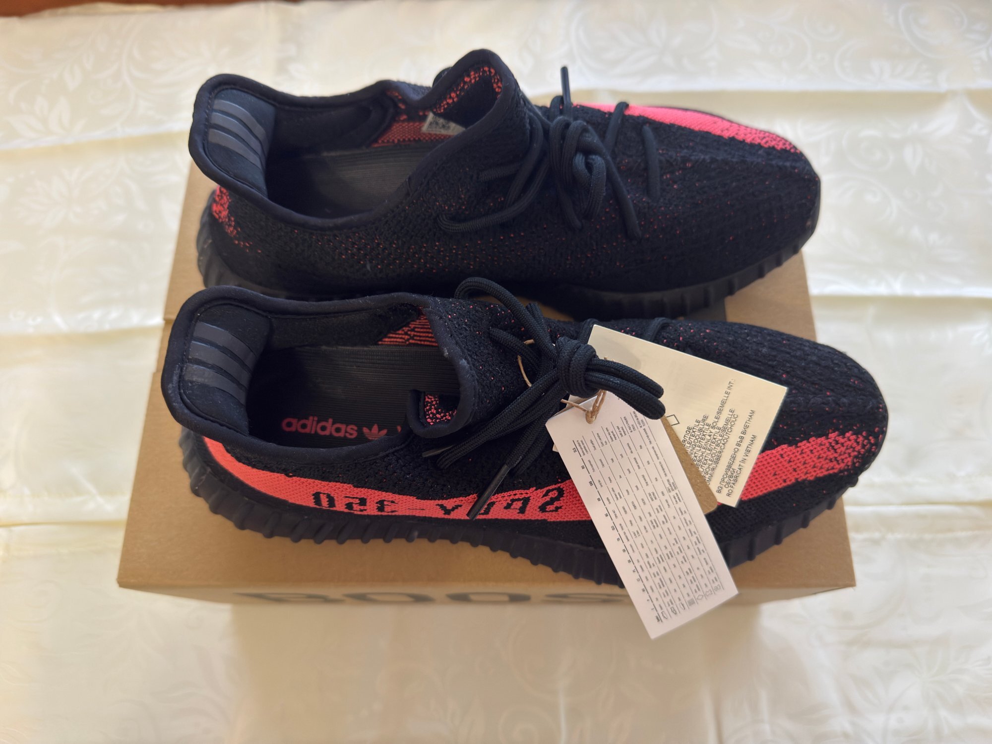 Yeezy Boost 350 V2 'Red' photo 2