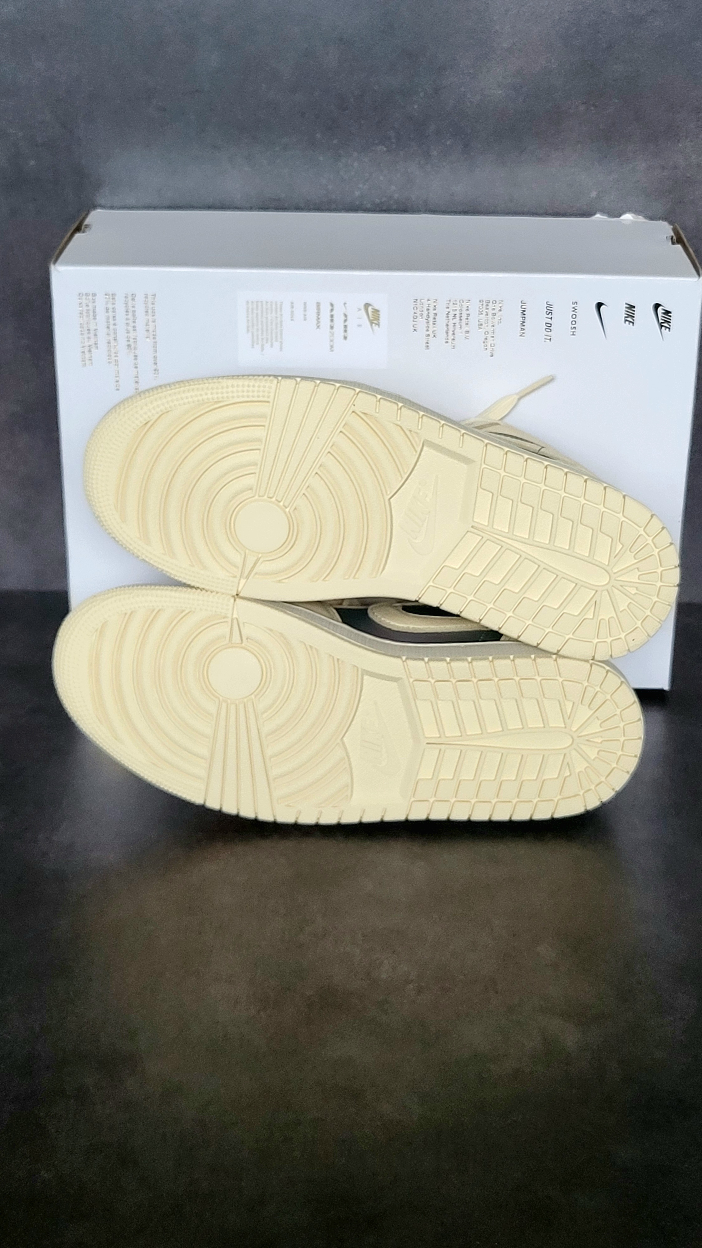 Air Jordan 1 Low 'Muslin Royal Tint' (2025) photo 5