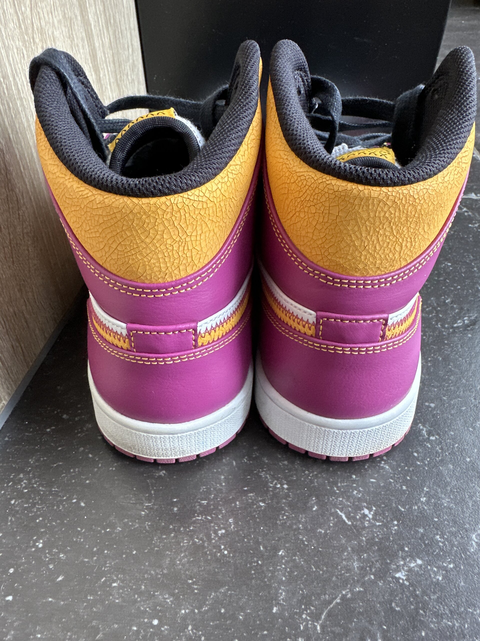 Air Jordan 1 Mid 'Dia De Los Muertos' (2020) photo 4