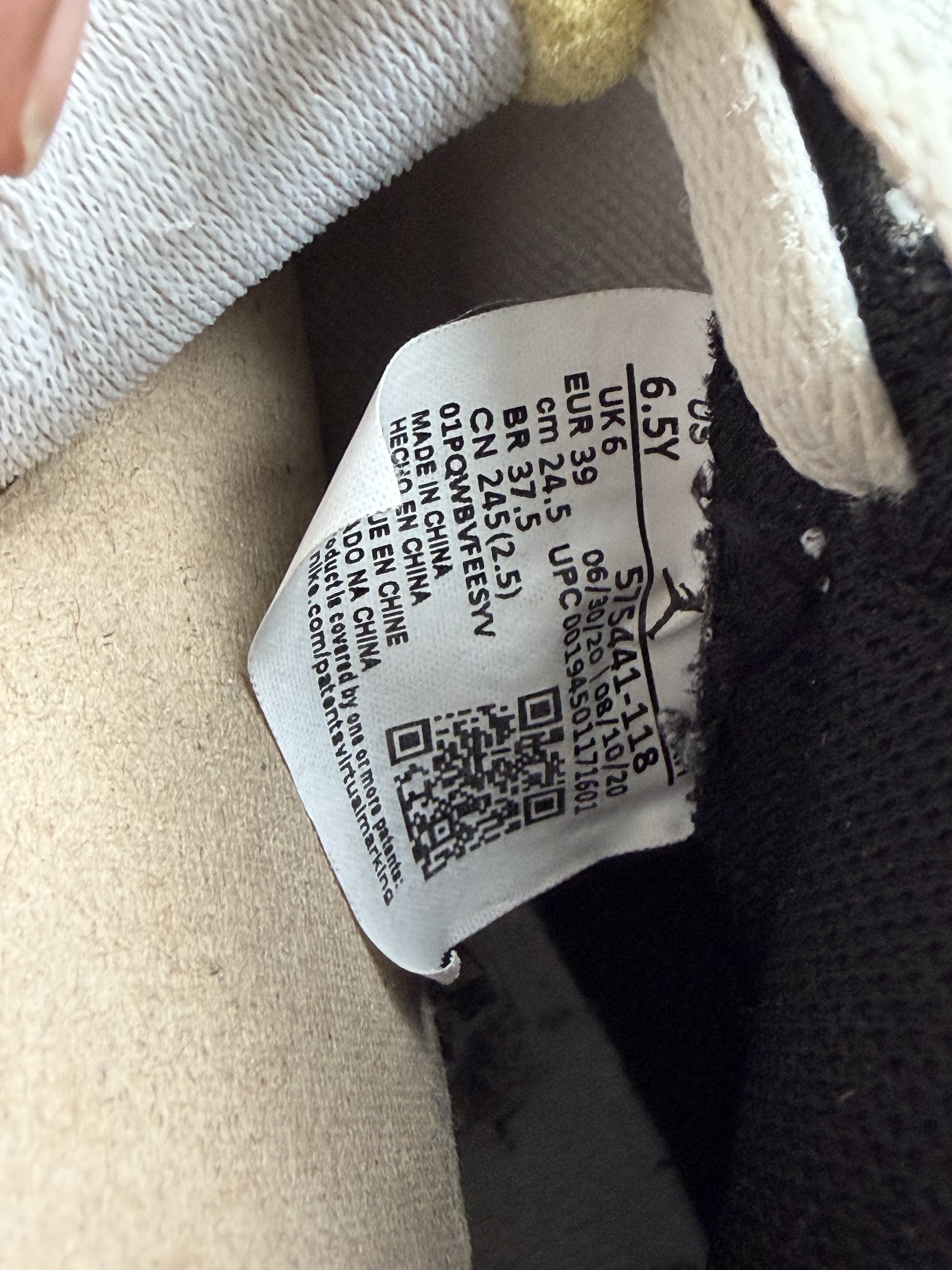 Air Jordan 1 Retro High GS 'Volt University Gold' (2021) photo 6