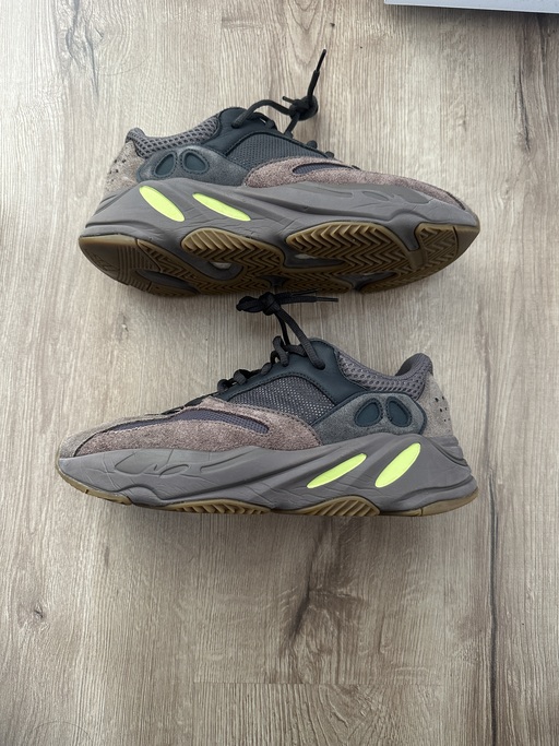 Yeezy Boost 700 'Mauve' (2018)