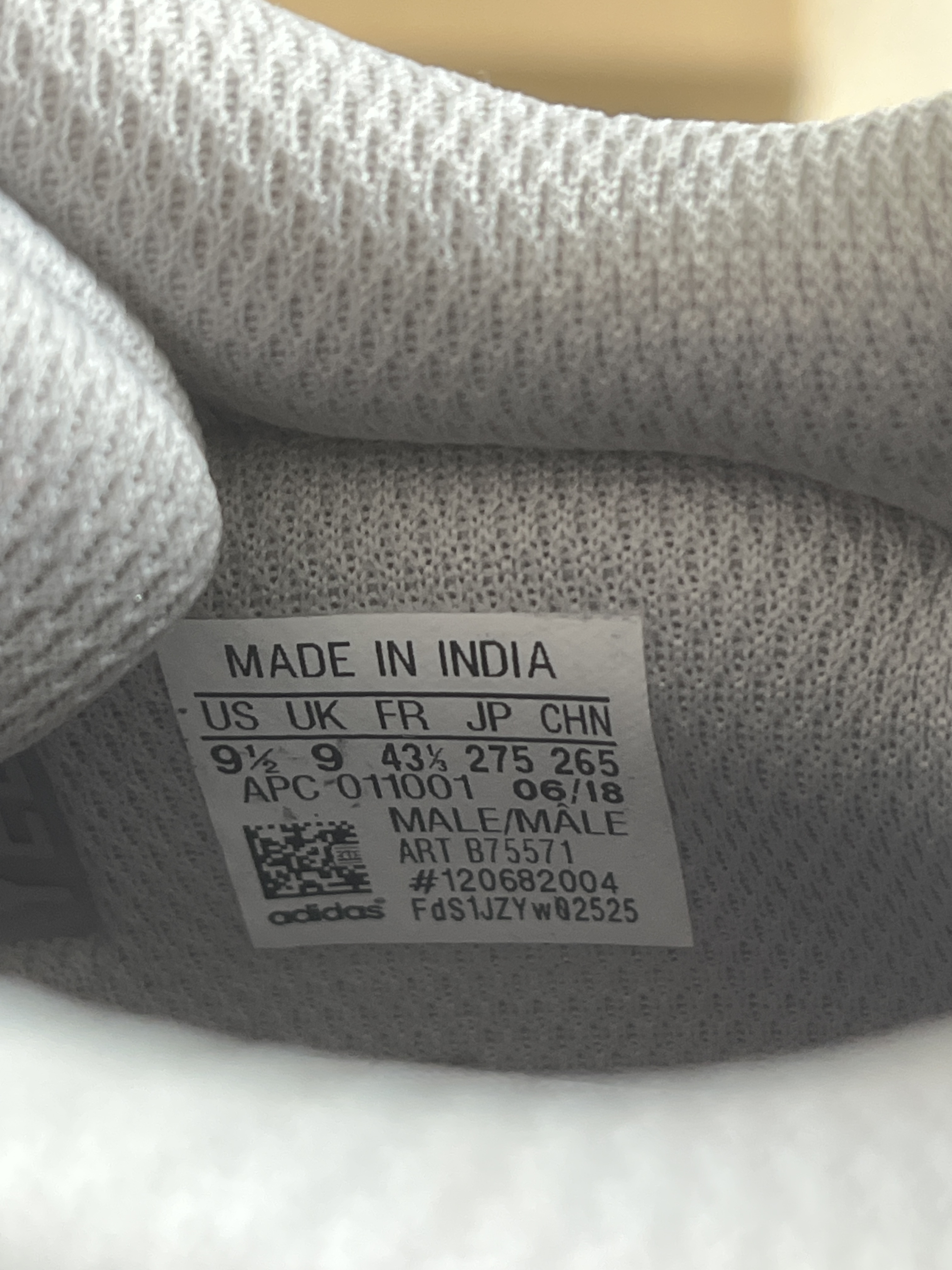 Yeezy Boost 700 'Wave Runner' photo 6