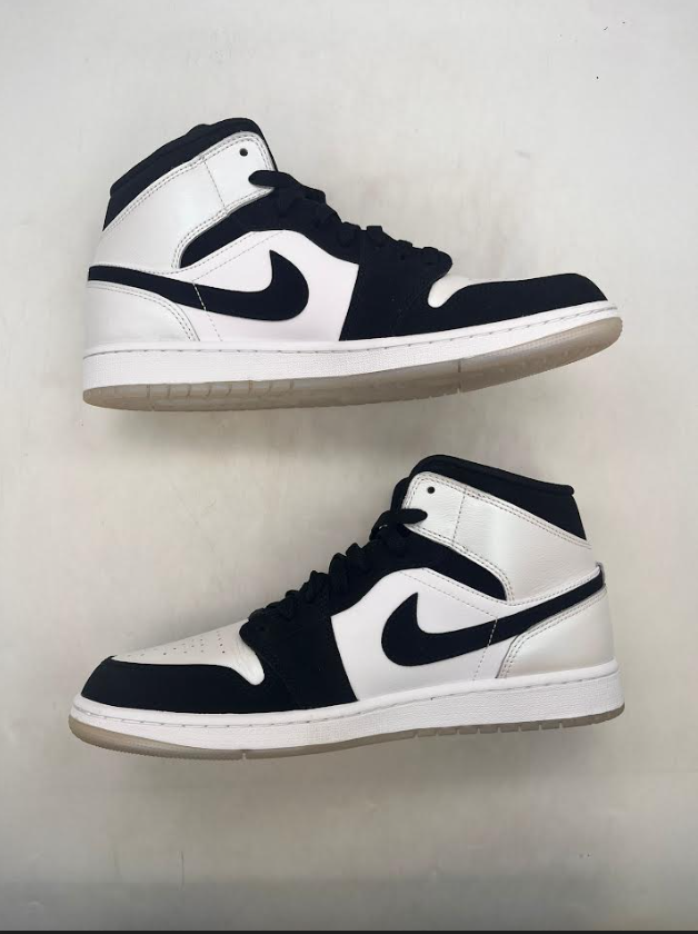 Air Jordan 1 Mid 'Diamond Black White' (2022) photo 2