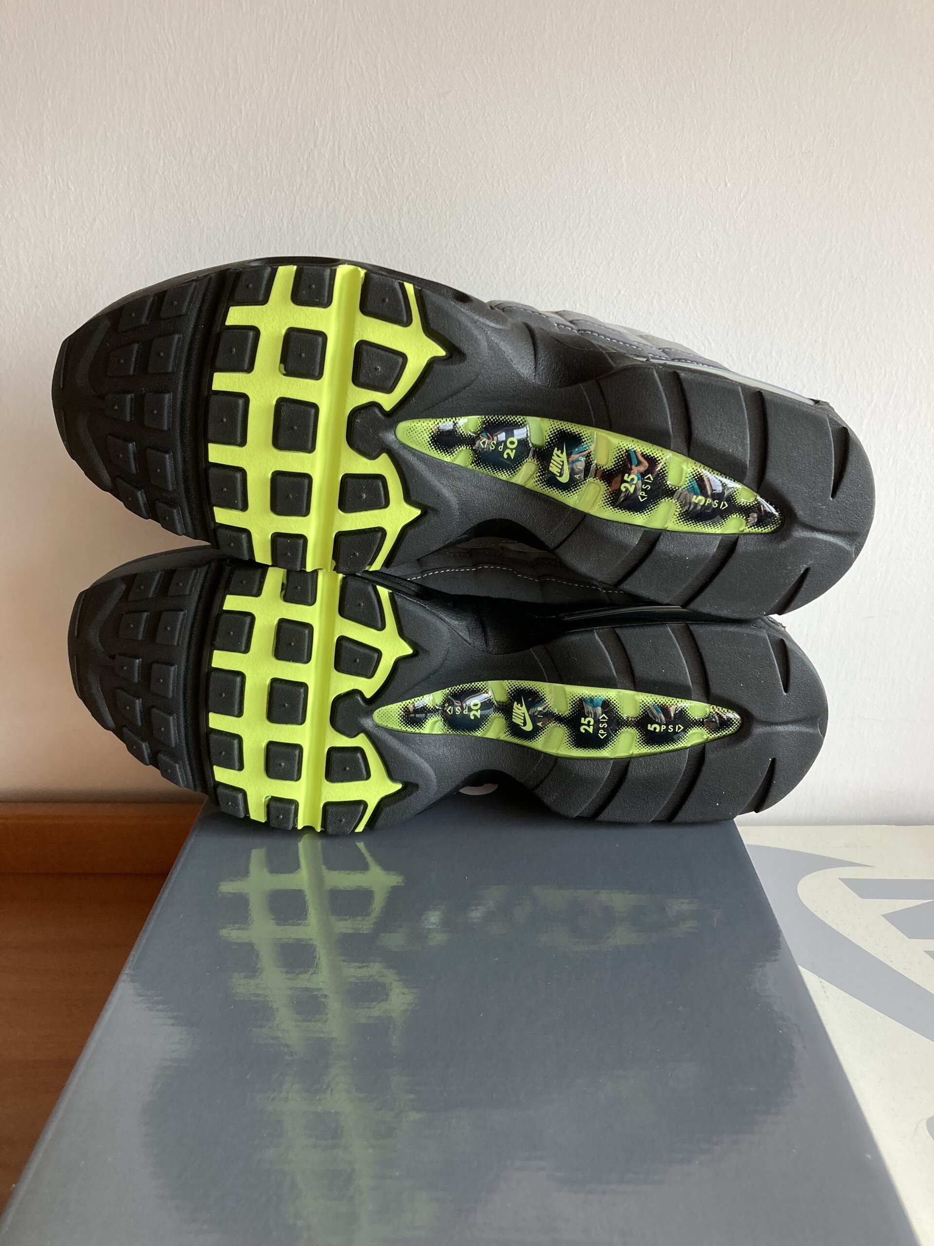 Nike Air Max 95 'Neon' (2025/2026) photo 4