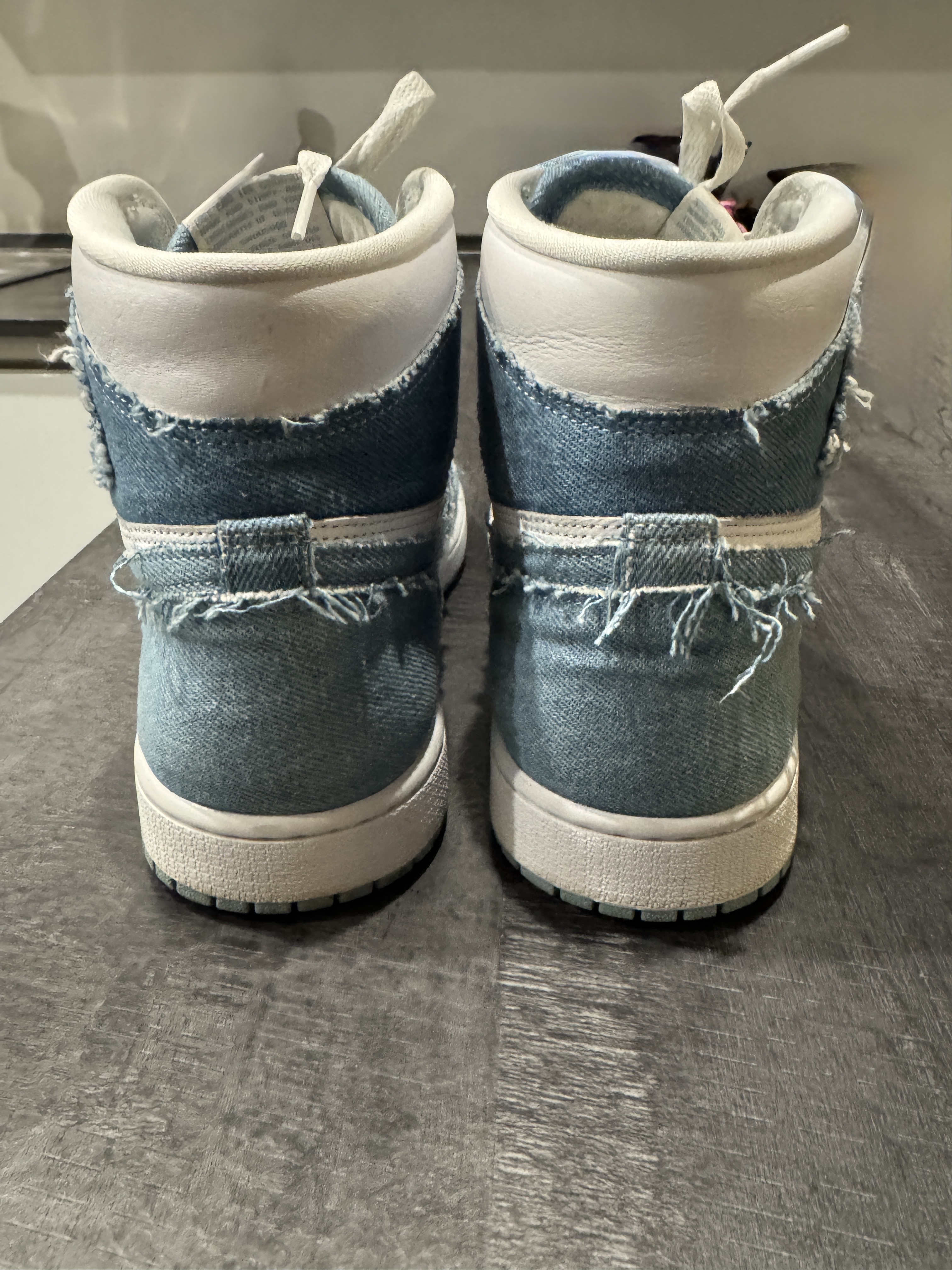 Air Jordan 1 WMNS High OG 'Denim' (2022) photo 4