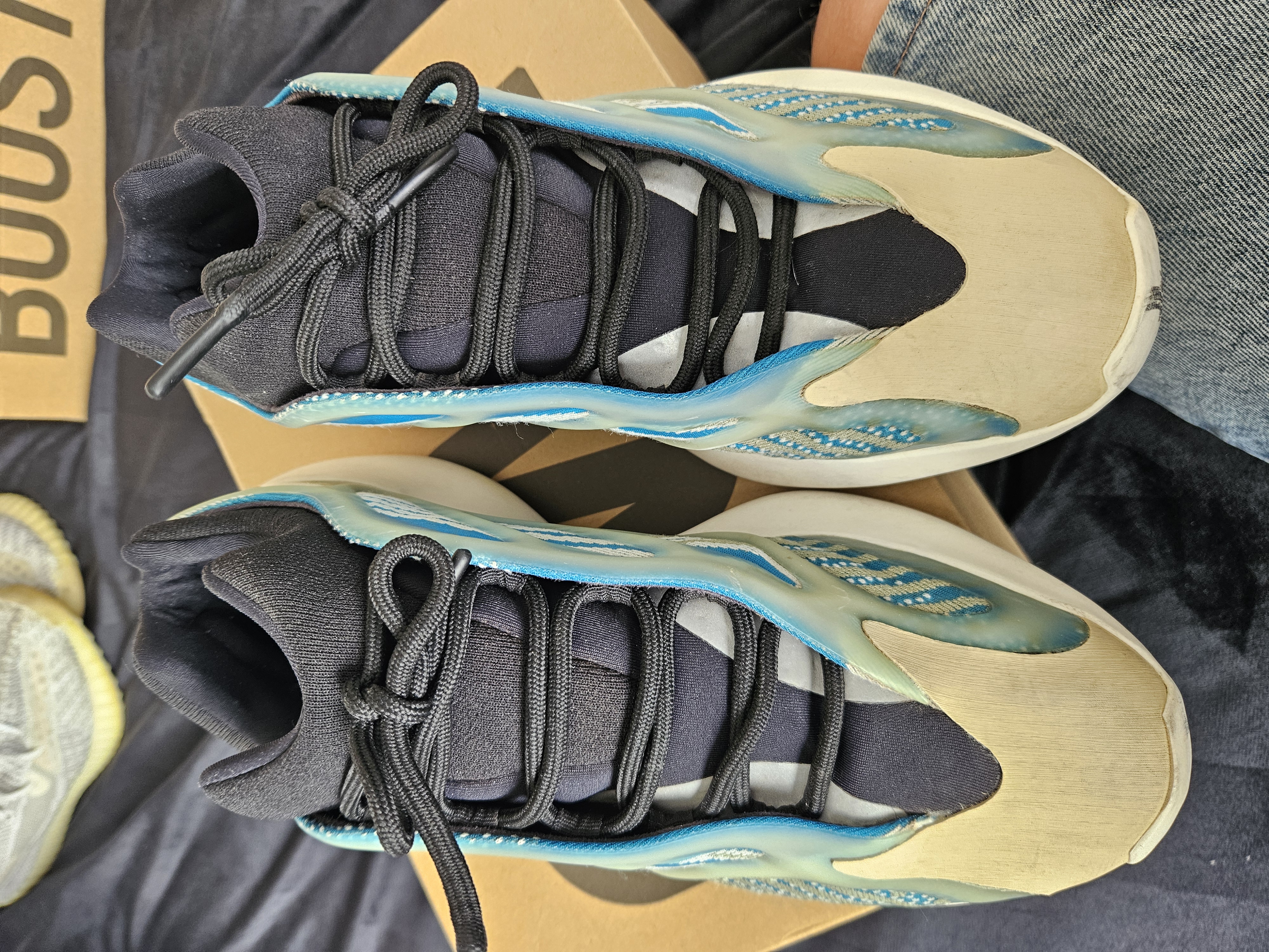 Yeezy 700 V3 'Arzareth' (2020) photo 3
