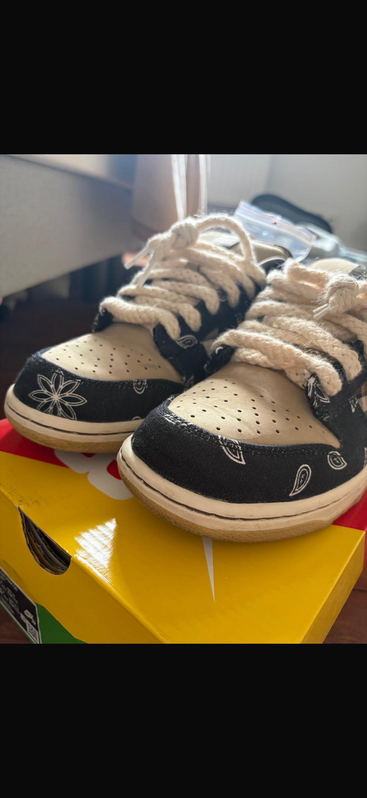 Nike SB x Travis Scott Dunk Low 'Cactus Jack' (2020) photo 4