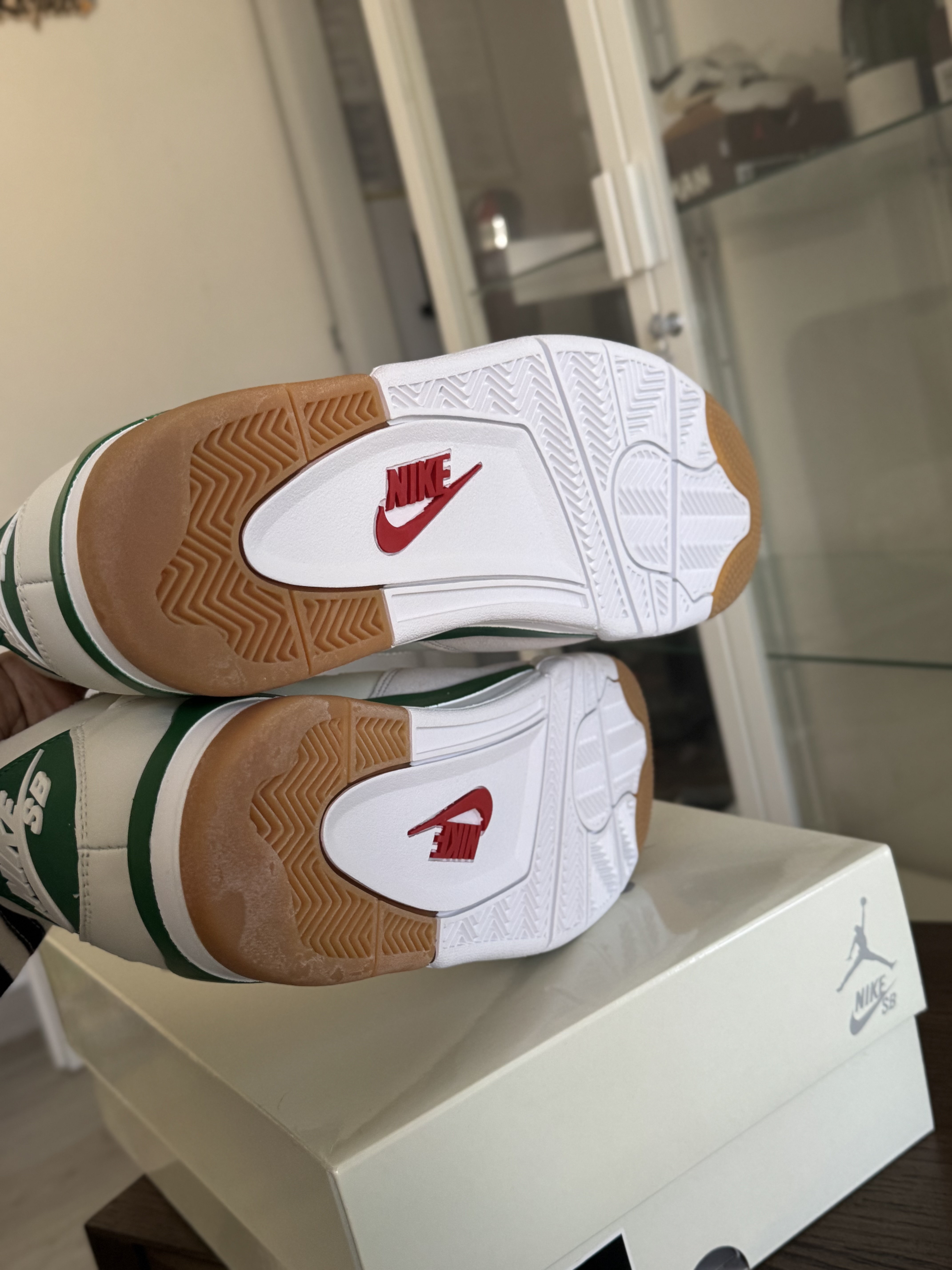 Air Jordan x Nike SB 4 'Pine Green' (2023) photo 5