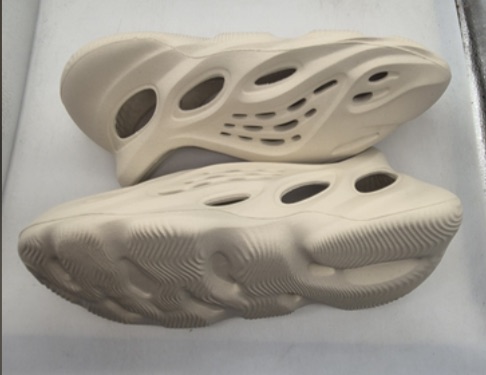 Yeezy Foam Runner 'Sand' (2022) photo 2