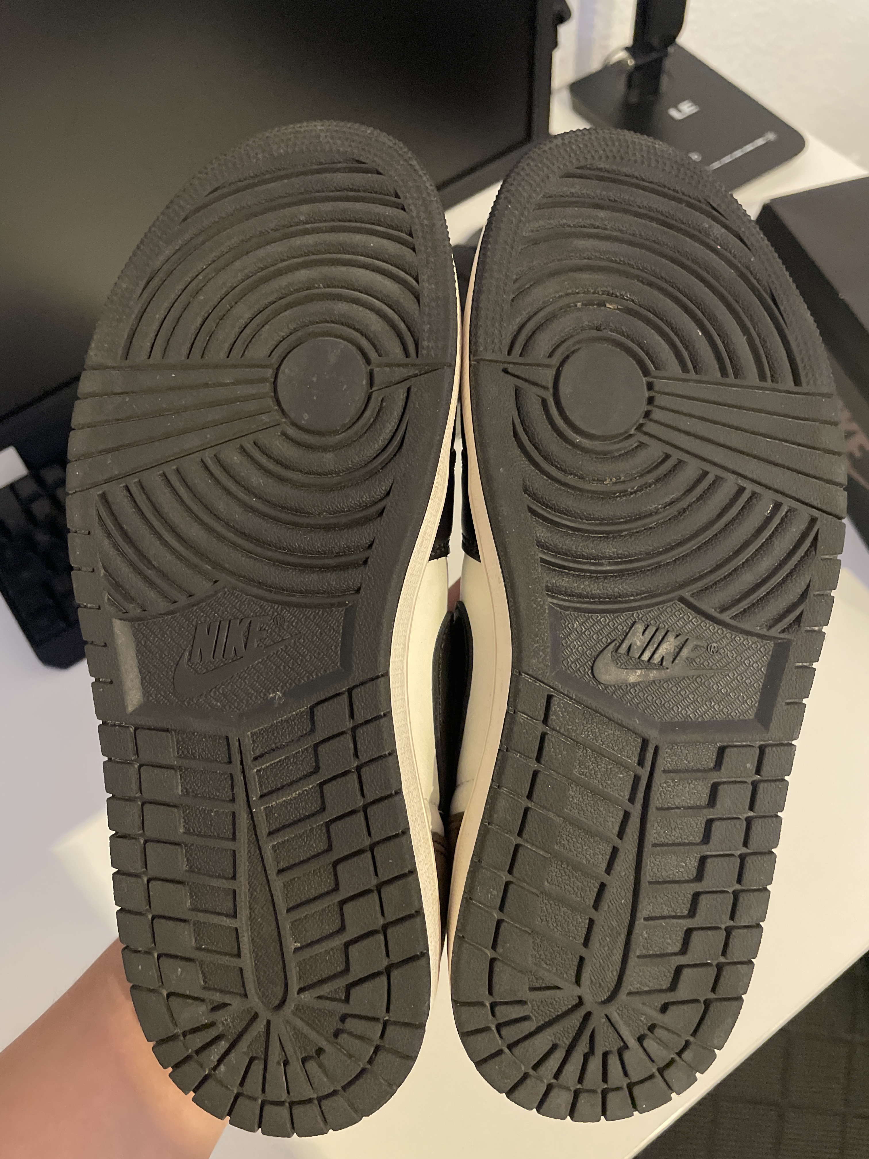 Air Jordan 1 Low OG 'Mocha' (2024) photo 5
