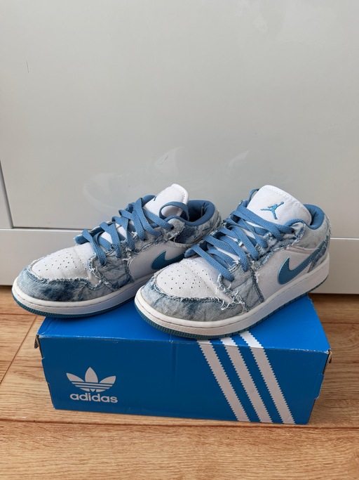Air Jordan 1 Low (GS) Washed Denim (2022)
