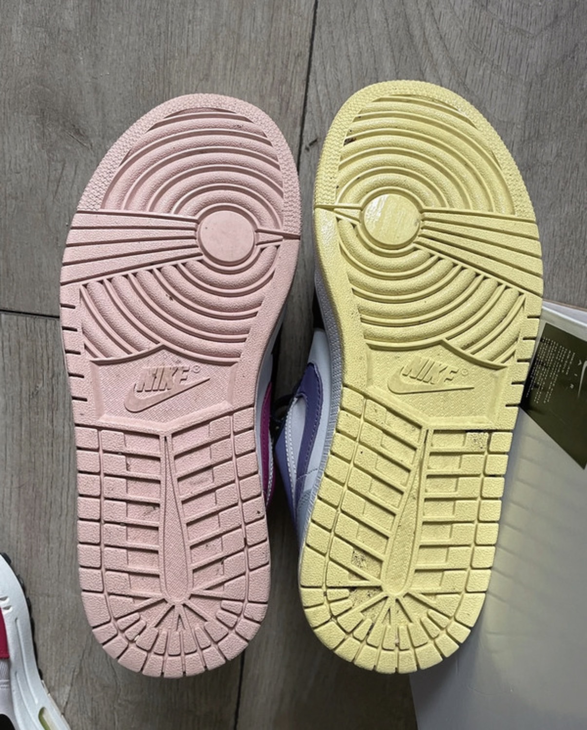 Air Jordan 1 Low WMNS 'Purple Magenta' (2021) photo 5