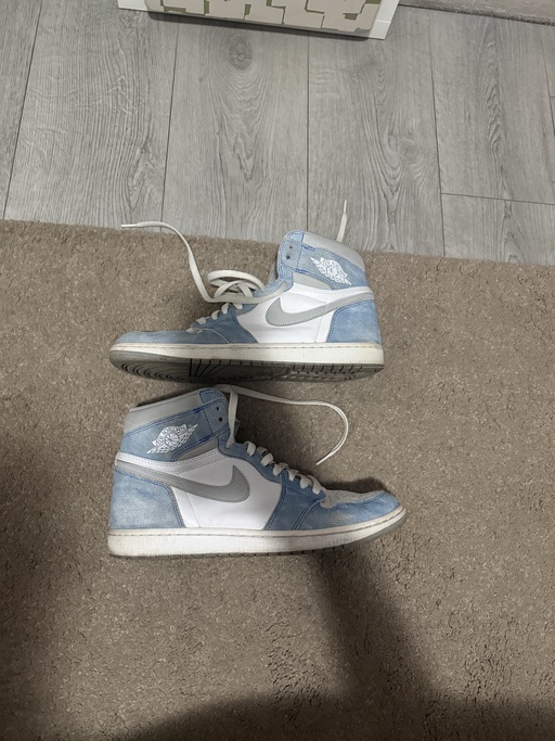 Air Jordan 1 Retro High OG 'Hyper Royal' (2021)