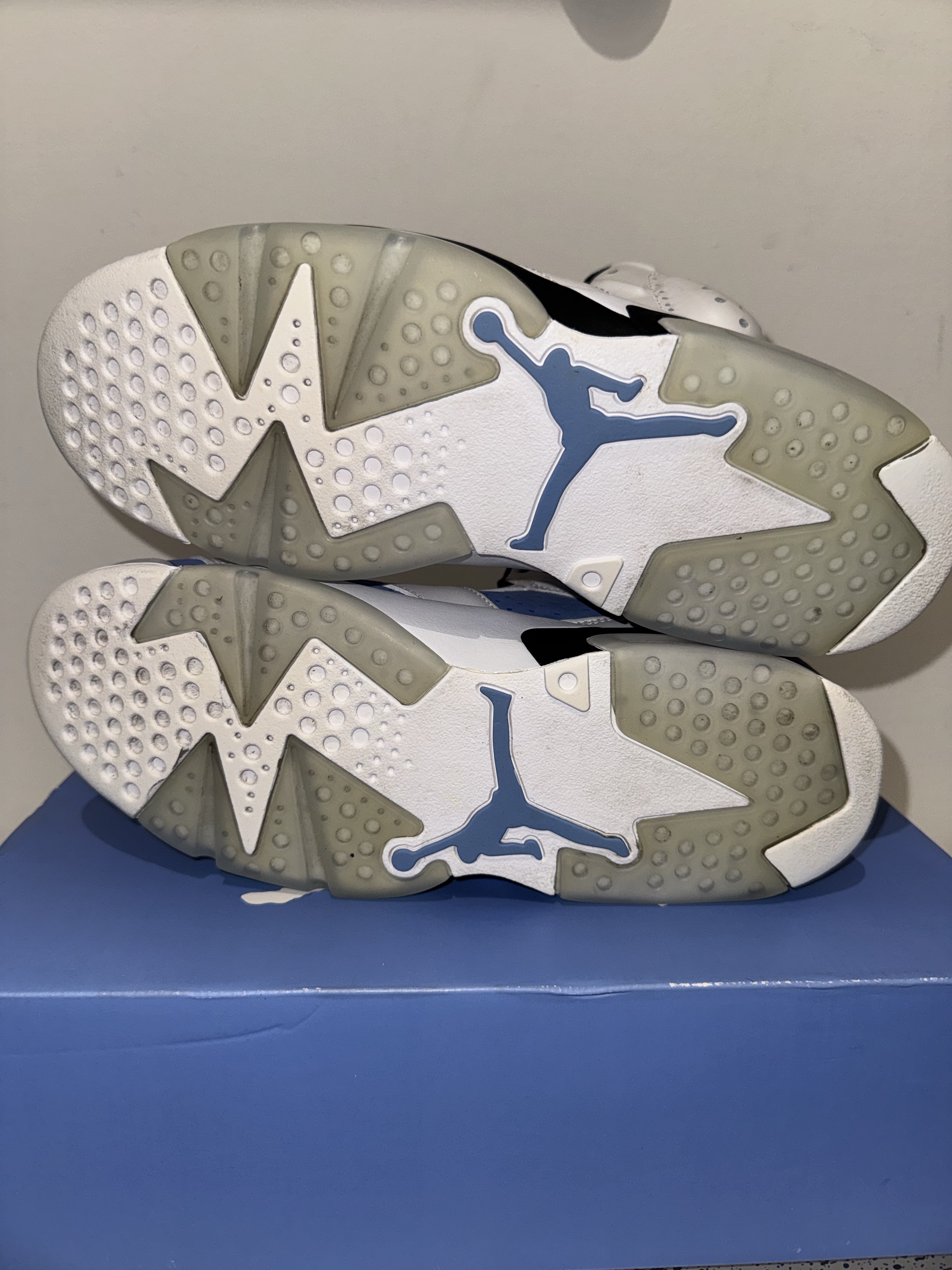 Air Jordan 6 UNC 'Blue White' (2022) photo 5
