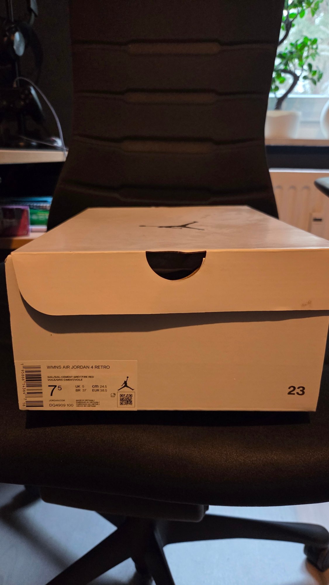 Air Jordan 4 WMNS 'Blank Canvas' (2022) photo 7