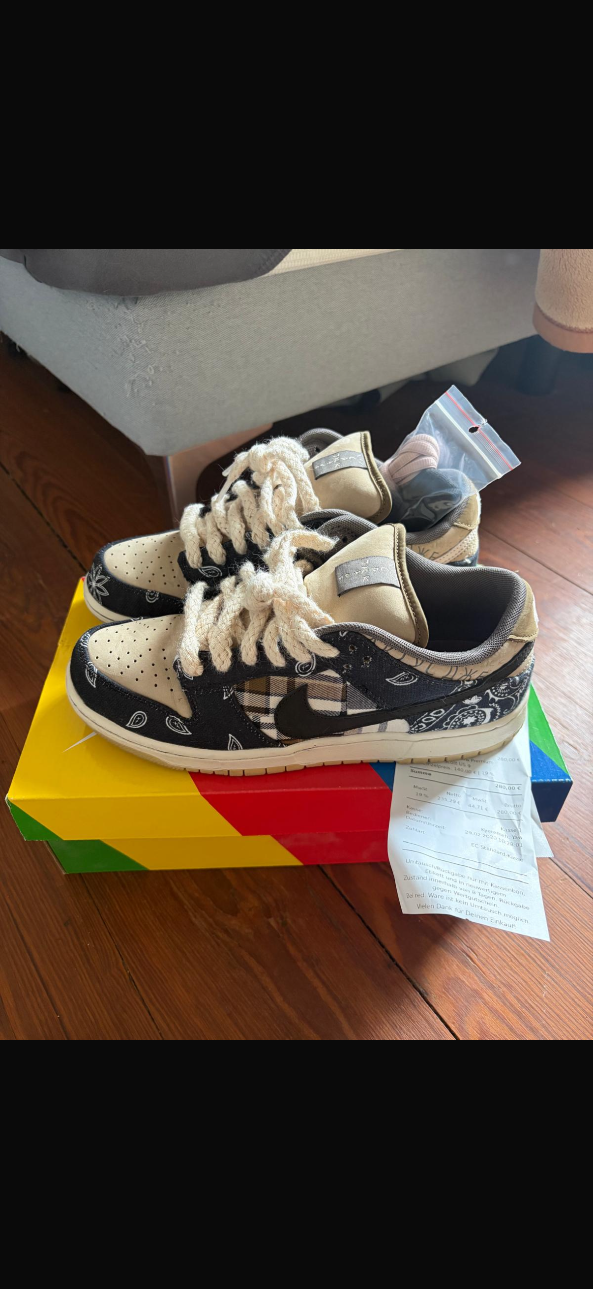 Nike SB x Travis Scott Dunk Low 'Cactus Jack' (2020) photo 1
