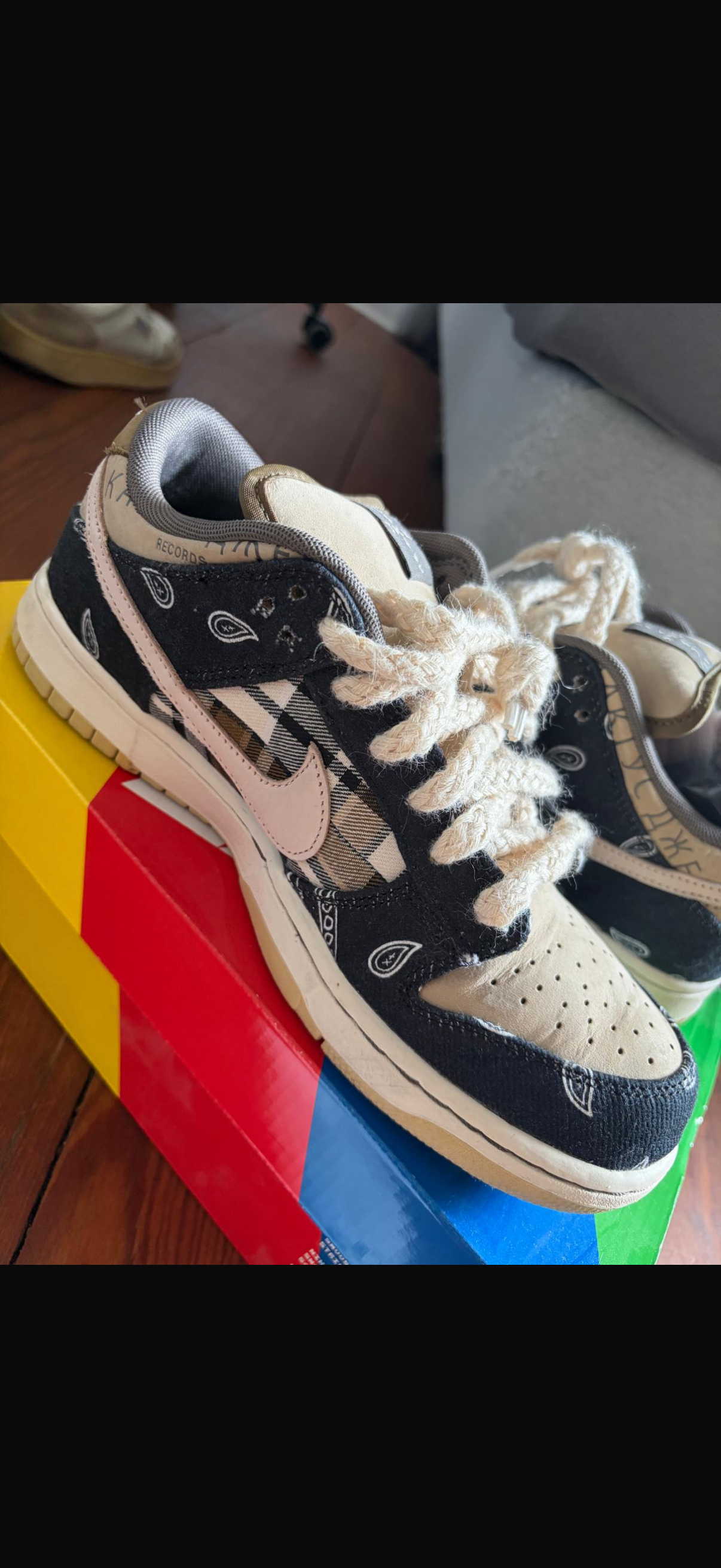 Nike SB x Travis Scott Dunk Low 'Cactus Jack' (2020) photo 3