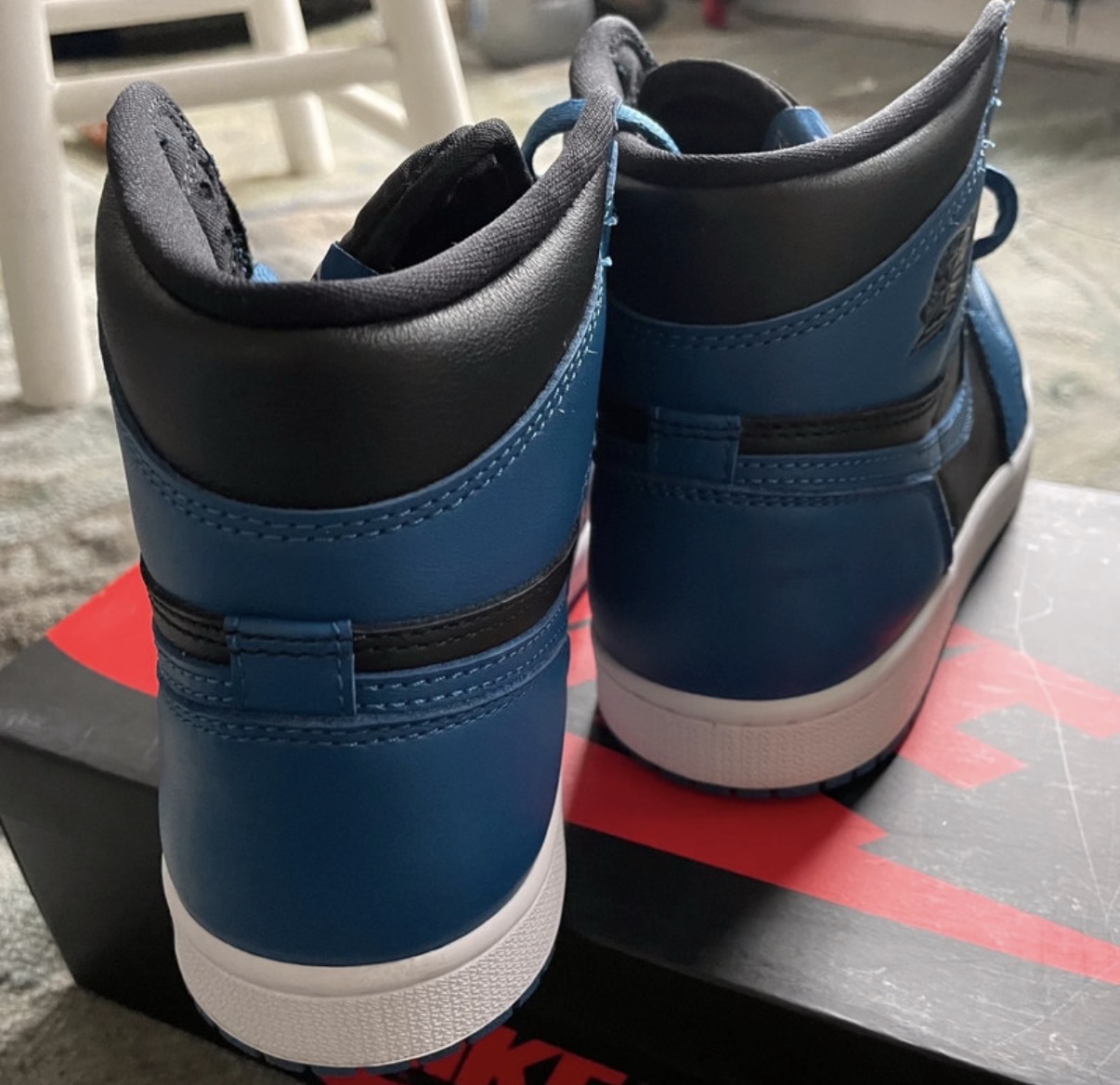 Air Jordan 1 Retro High OG 'Dark Marina Blue' (2022) photo 4