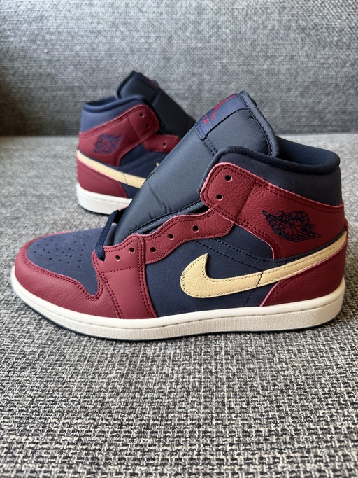 Air Jordan 1 Mid SE 'Team Red Obsidian' (2026)