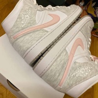 Air Jordan WMNS 1 Mid SE Light Iron Ore (2022) photo 10