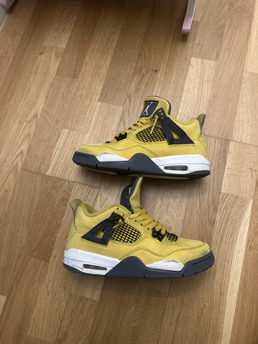 Air Jordan 4 Retro 'Lightning' (2021)