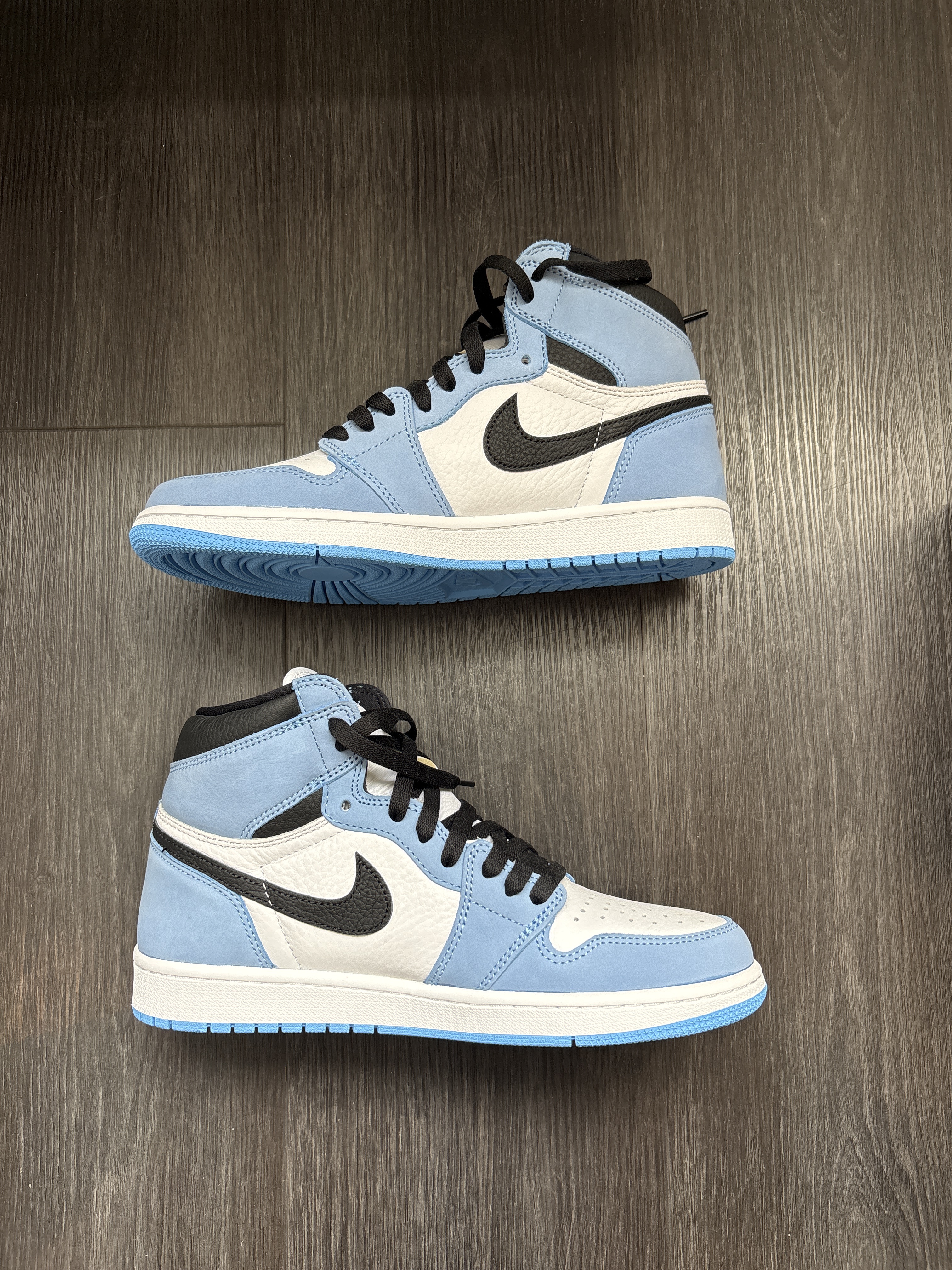 Air Jordan 1 Retro High 'White University Blue' (2021) photo 2