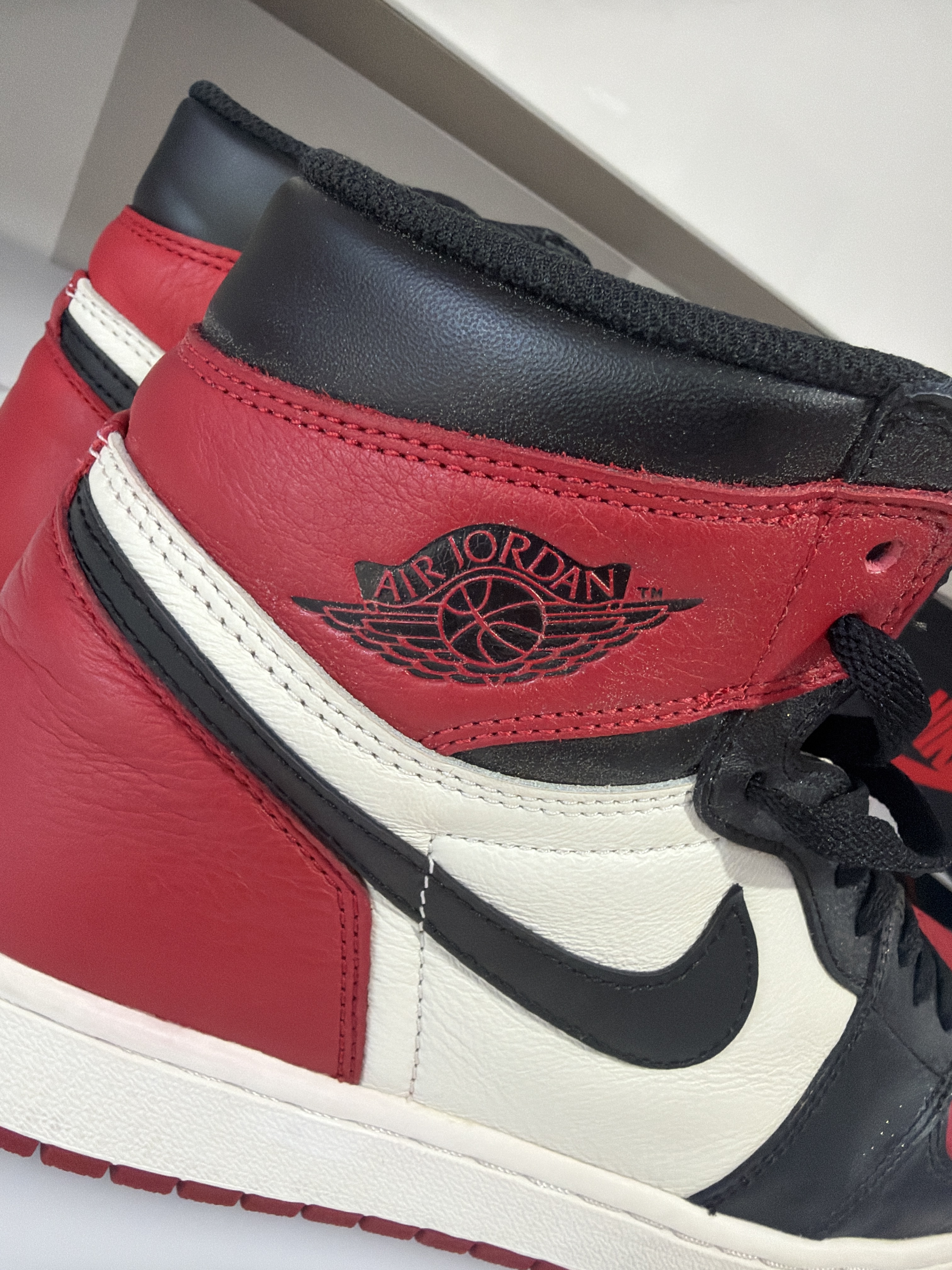 Air Jordan 1 Retro High 'Bred Toe' (2018) photo 8