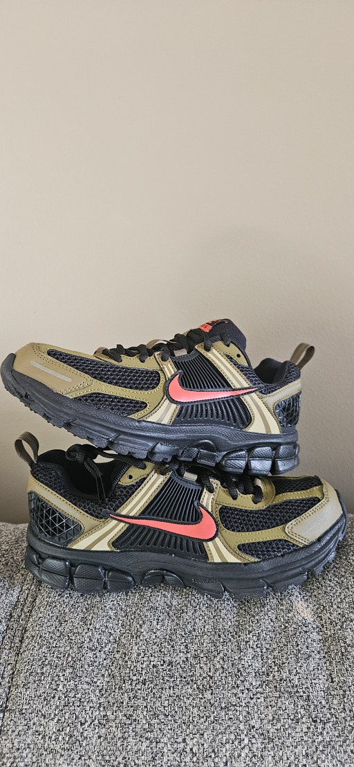 Nike Zoom Vomero 5 'Olive Flak Orange' (2025)