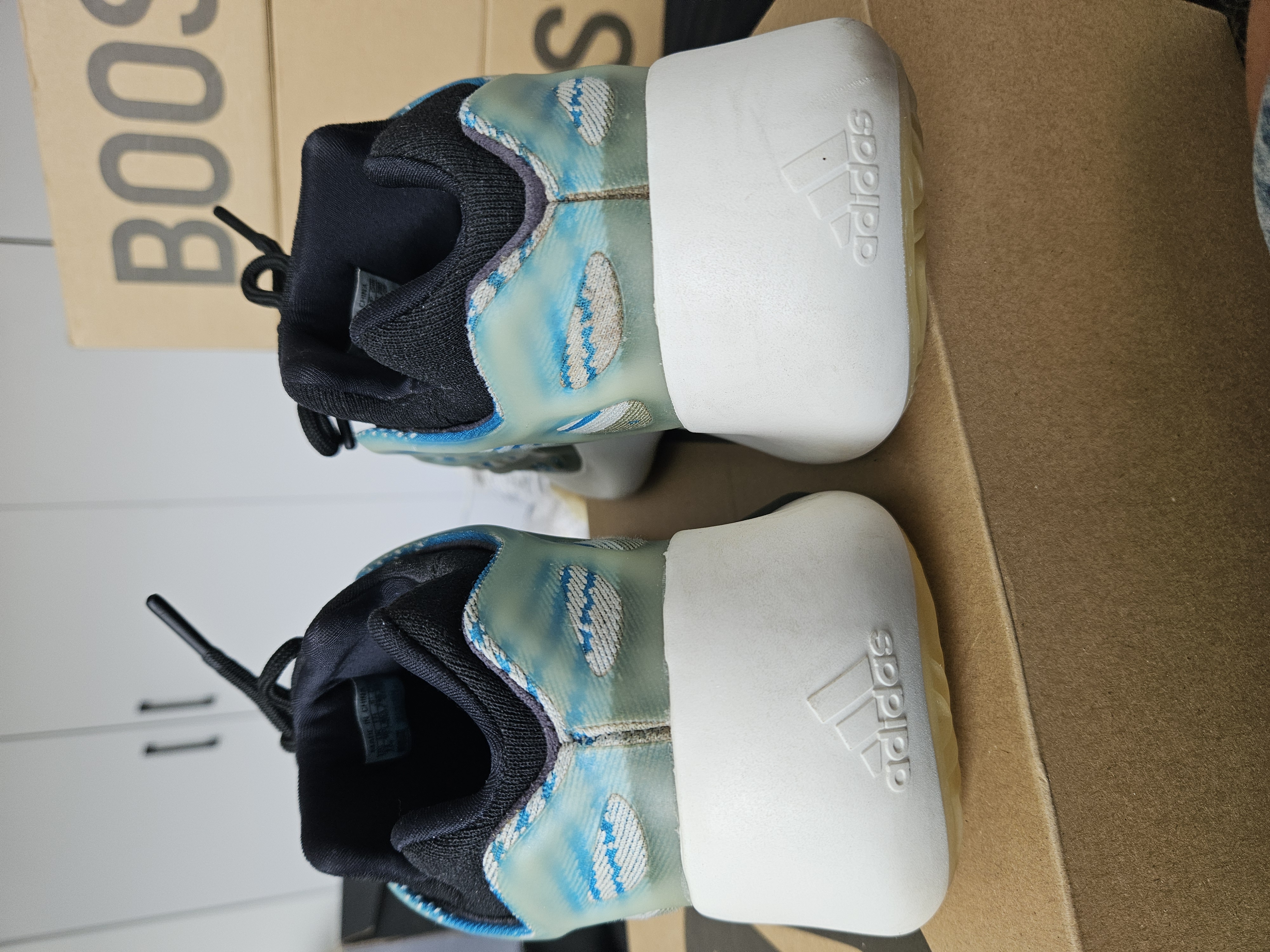 Yeezy 700 V3 'Arzareth' (2020) photo 4