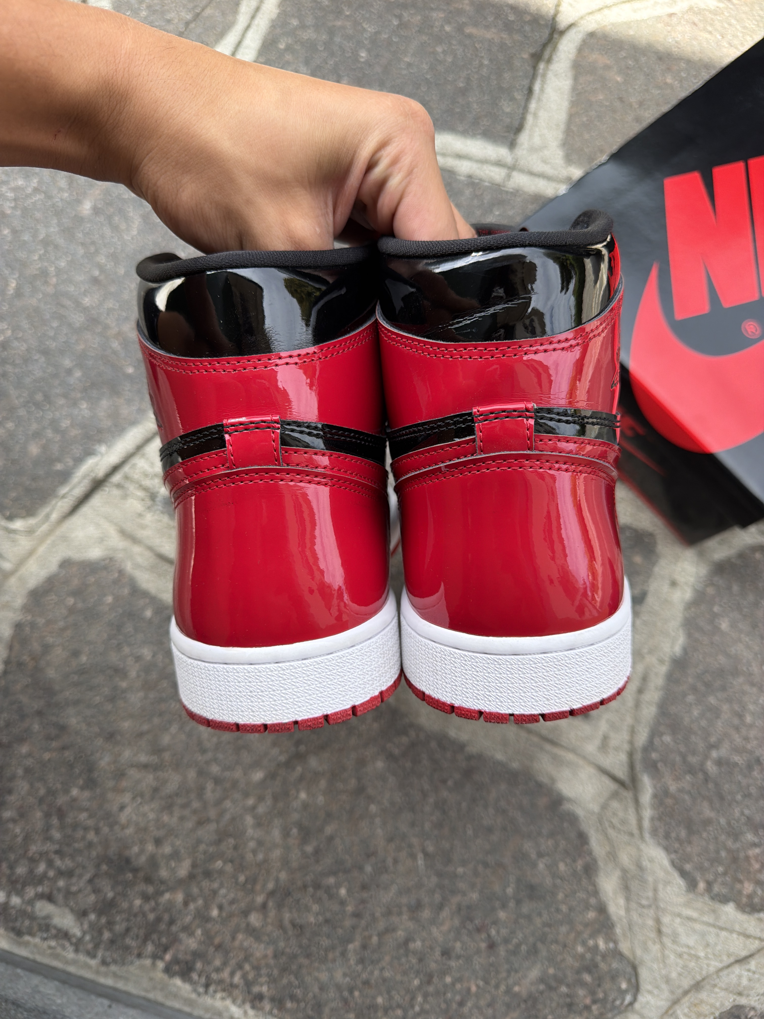 Air Jordan 1 Retro High OG 'Bred Patent' (2021) photo 4