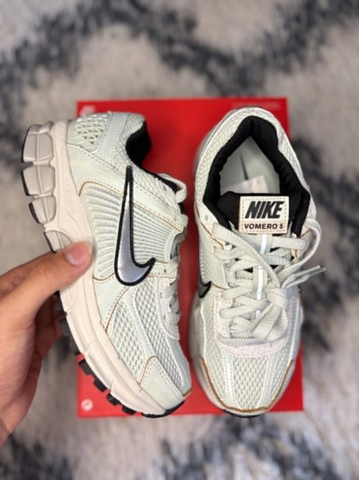 Nike Zoom Vomero 5 WMNS 'Light Silver Chrome' (2024)