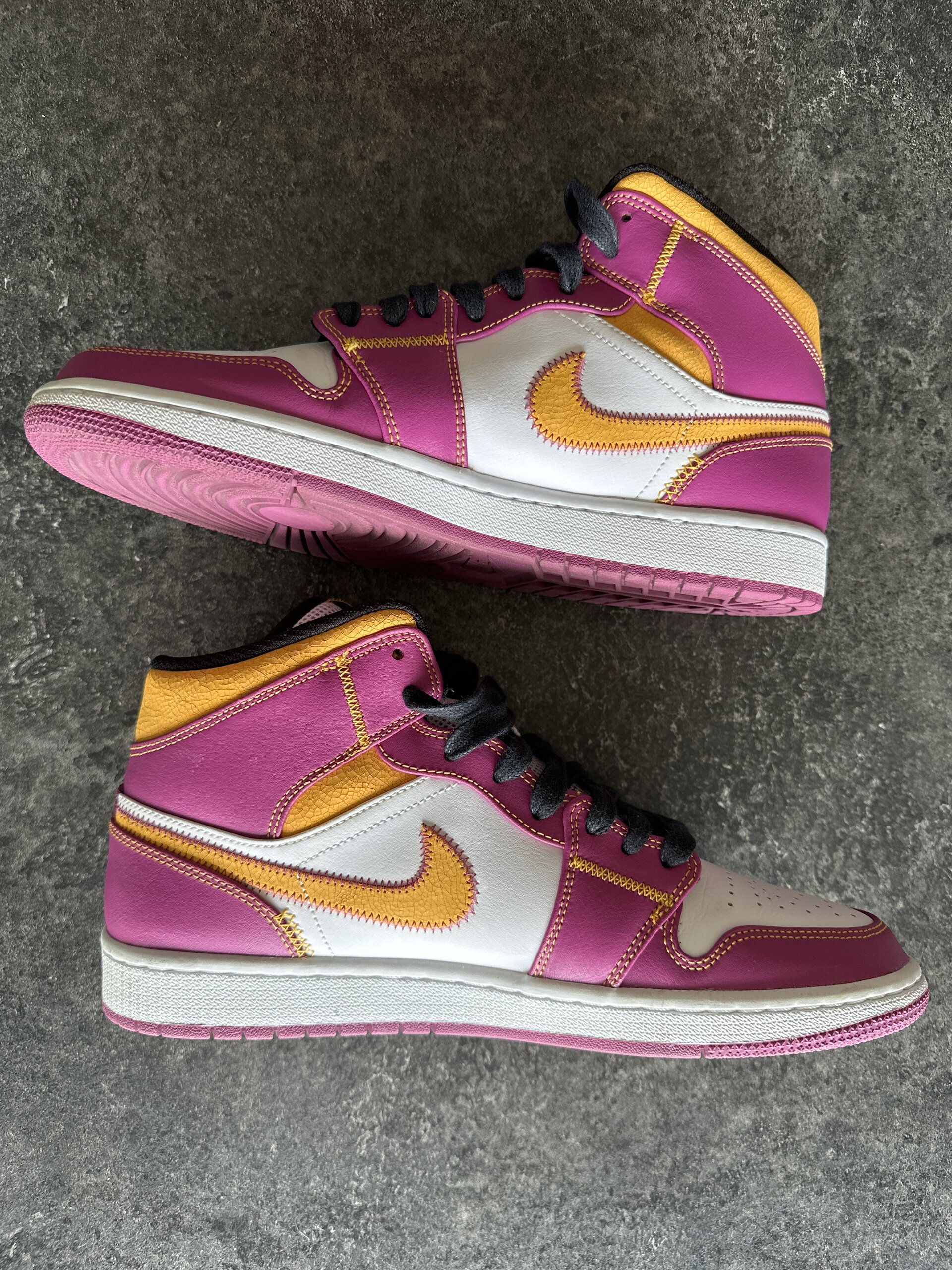 Air Jordan 1 Mid 'Dia De Los Muertos' (2020) photo 1