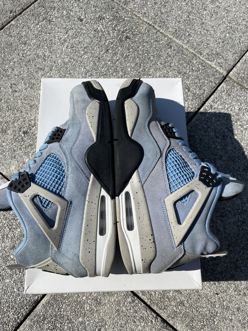 Air Jordan 4 Retro 'University Blue' (2021)