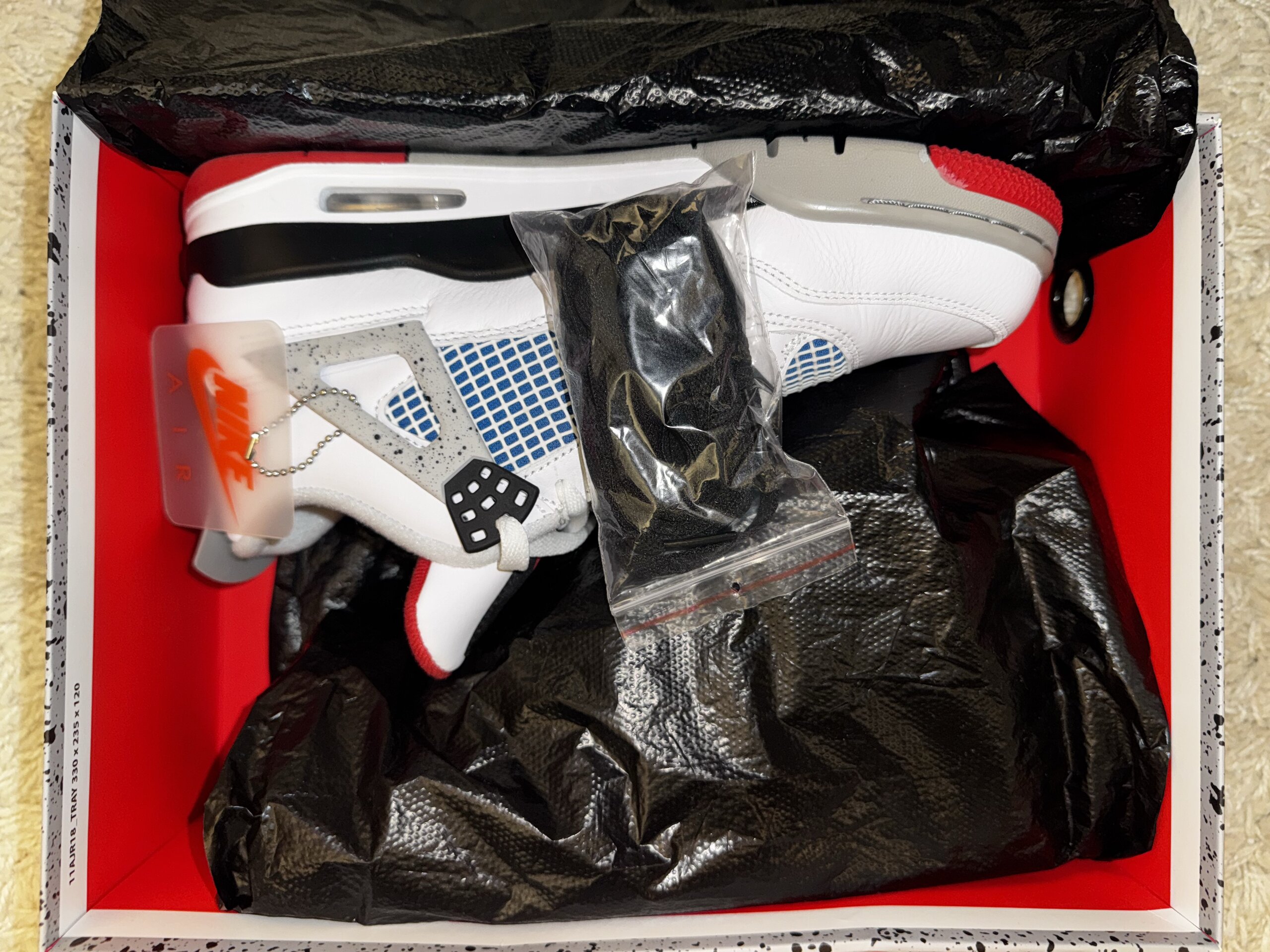 Air Jordan 4 'What The' (2019) photo 9