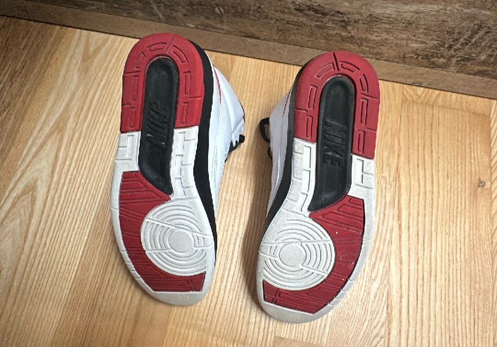 Air Jordan 2 OG Chicago (2022) photo 5