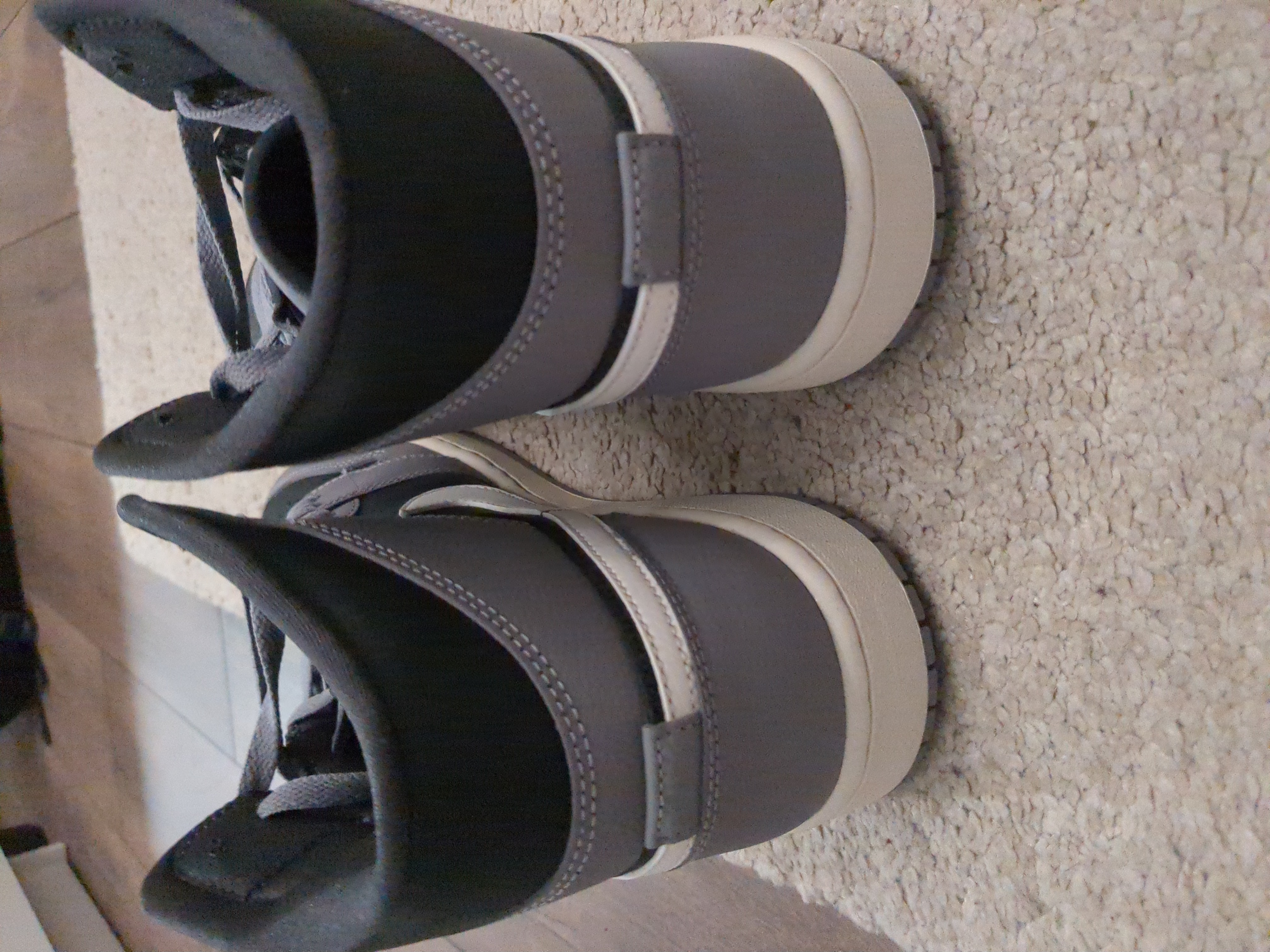 Air Jordan 1 Mid WMNS 'Cement Grey' (2023) photo 4